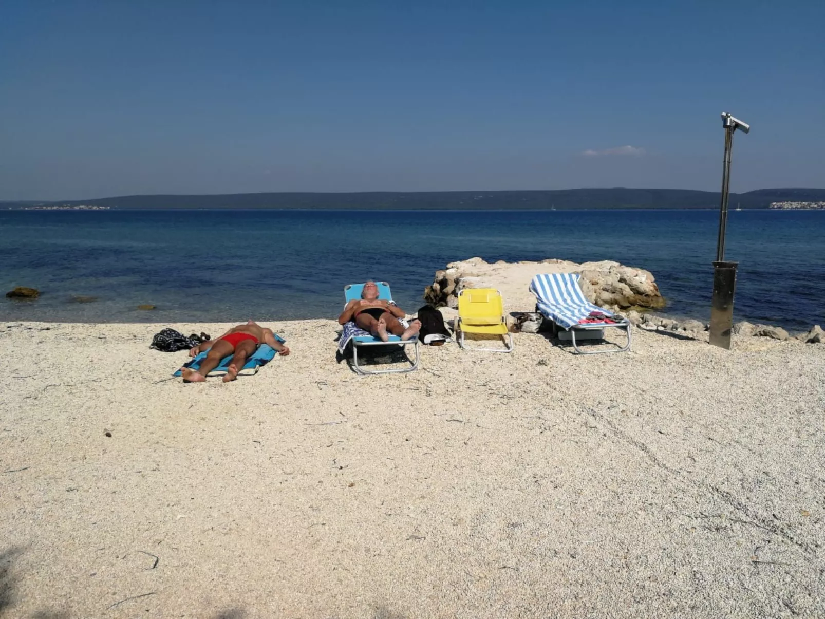 Für vier Personen mit Balkon im ersten Obergeschoss gelegen-Buiten