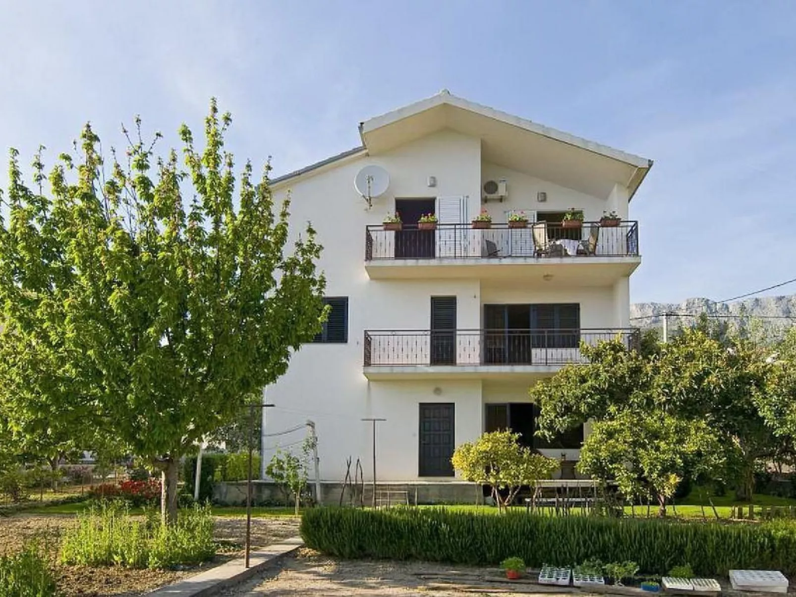 Mit Privatparkplatz-Buiten