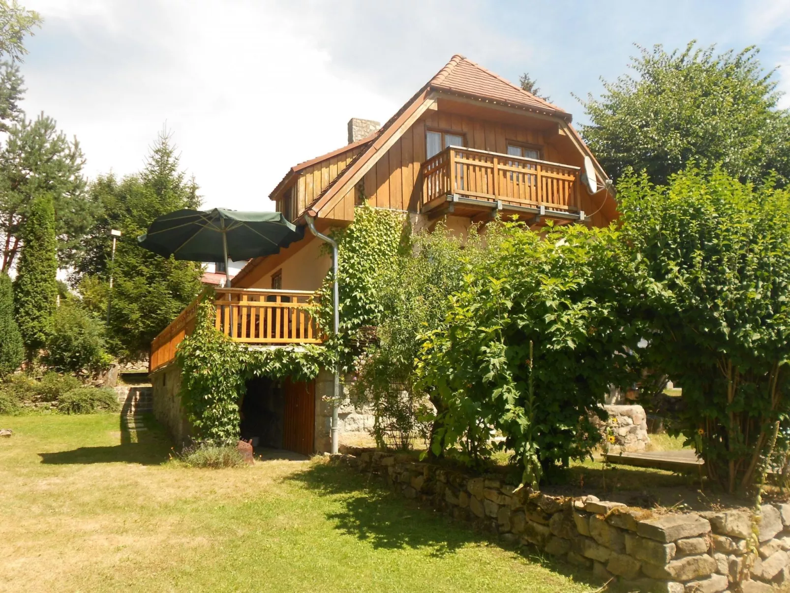 Haus in Kovárov mit Terrasse, Grill und Garten-Binnen
