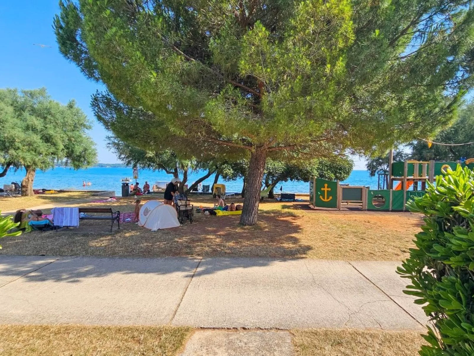 "Vadnov A2" direkt am Strand-Buiten