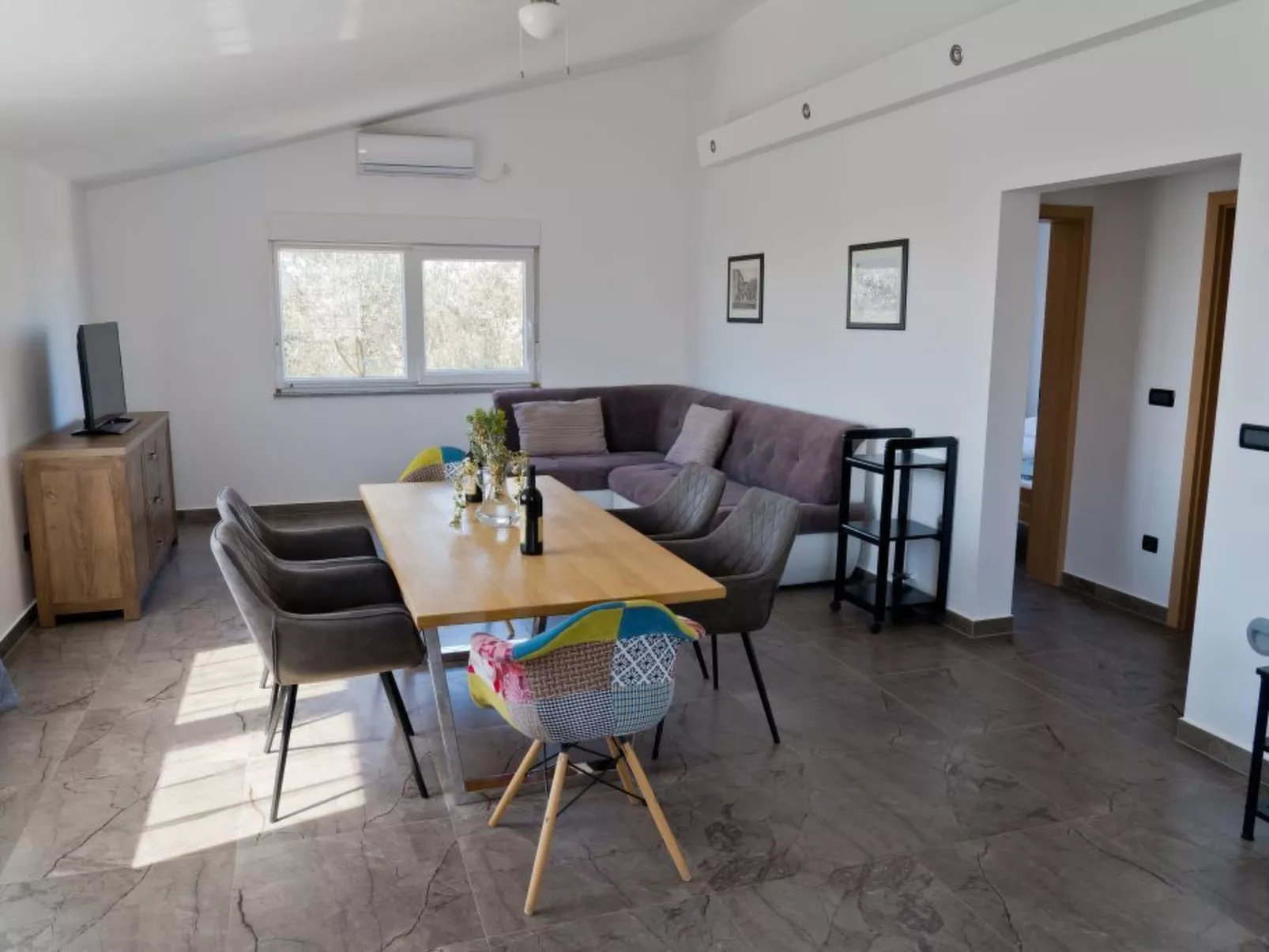 Mit privatem beheiztem Schwimmbad-Binnen