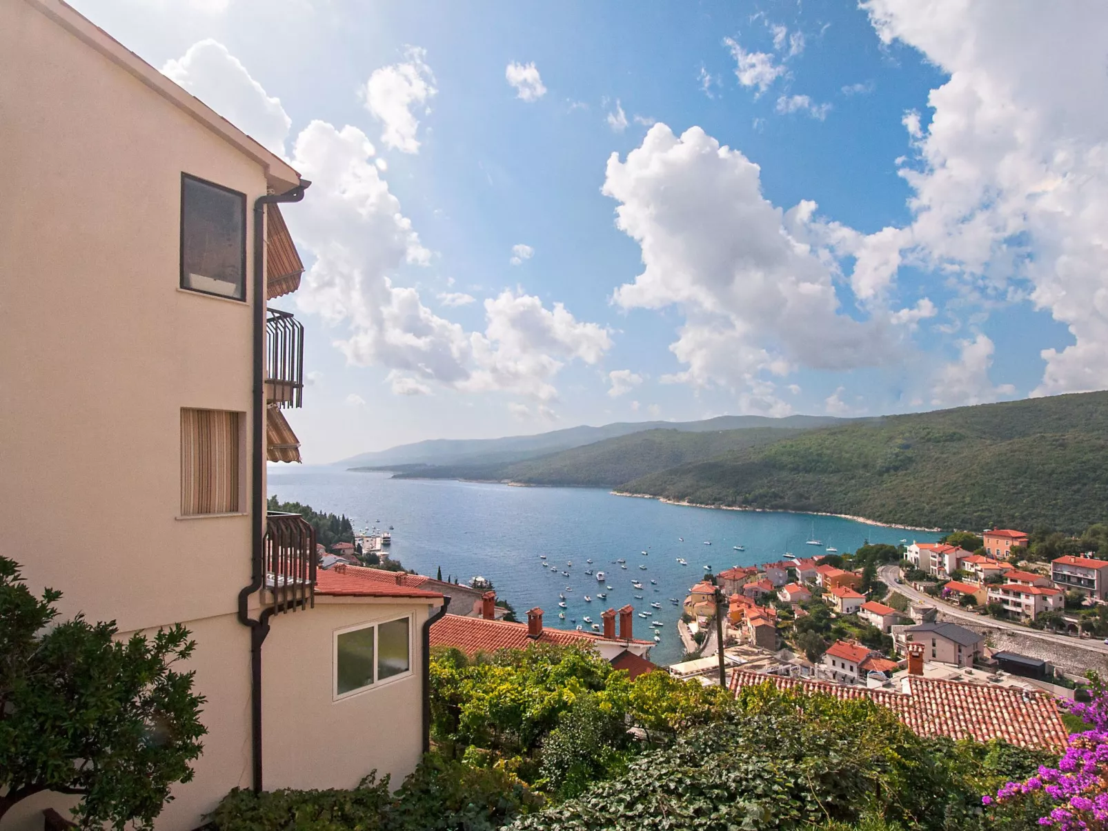 "Adria Parkside" mit Terrasse-Buiten