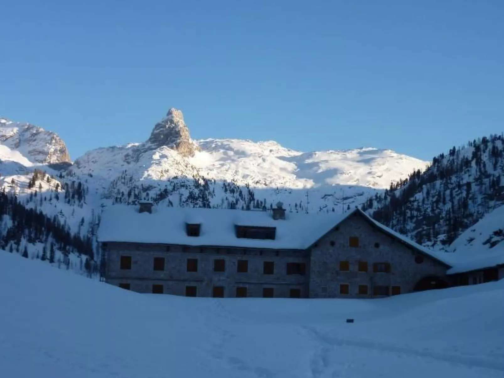 Mit Balkon in guter Ausflugslage-Buiten