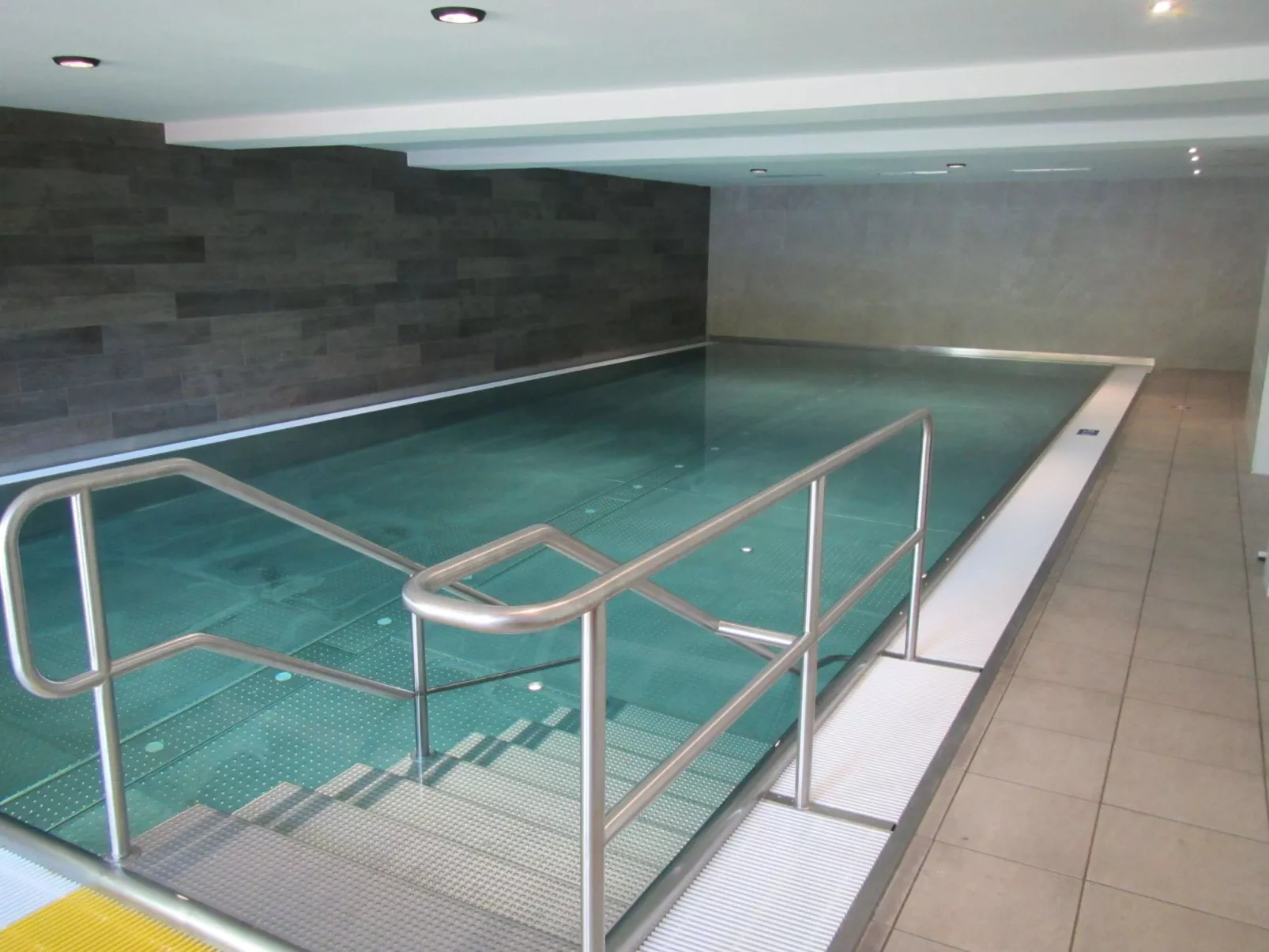 Mit Hallenbad-Buiten