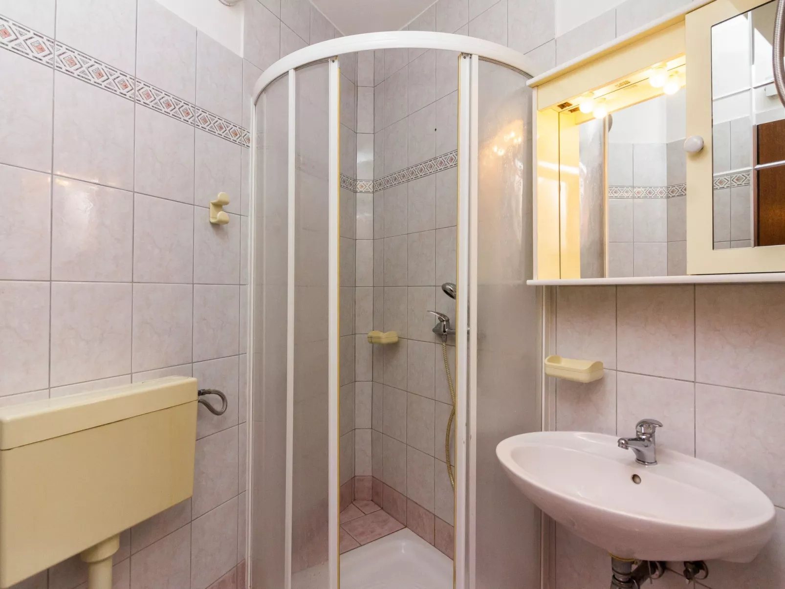 Wohnung in Fažana mit Grill, Garten und Terrasse-Binnen