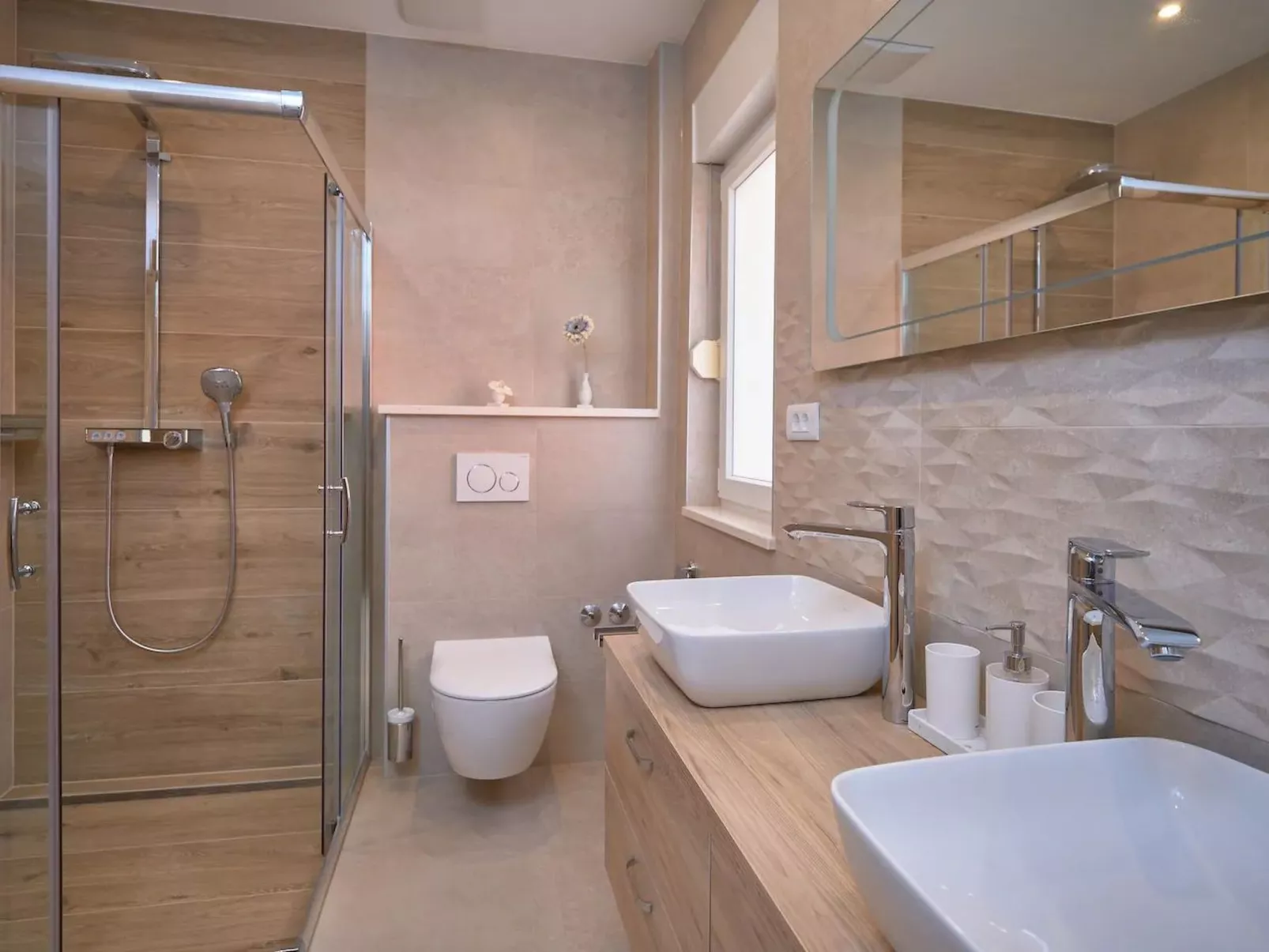 M Ganze Etage in einem geräumigen Haus mit Pool-Binnen