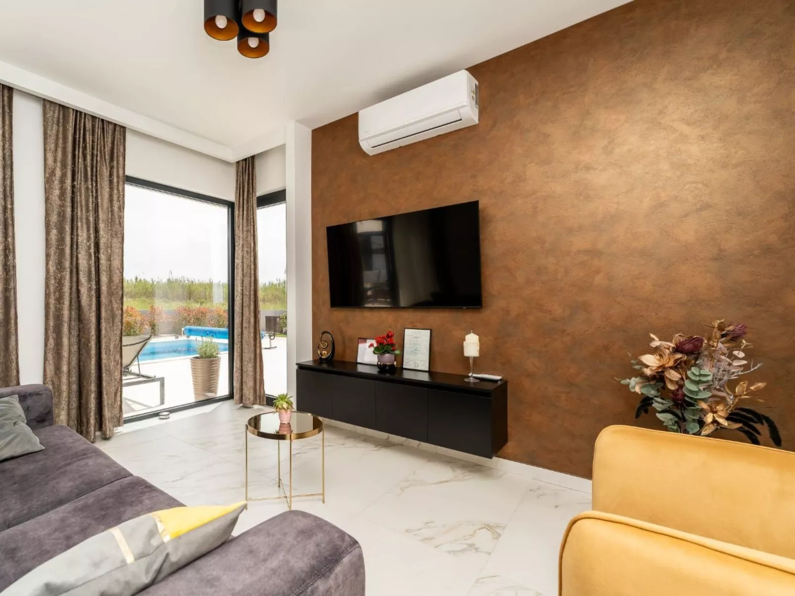 Villa mit beheiztem Pool - von TA Leut Agency-Binnen