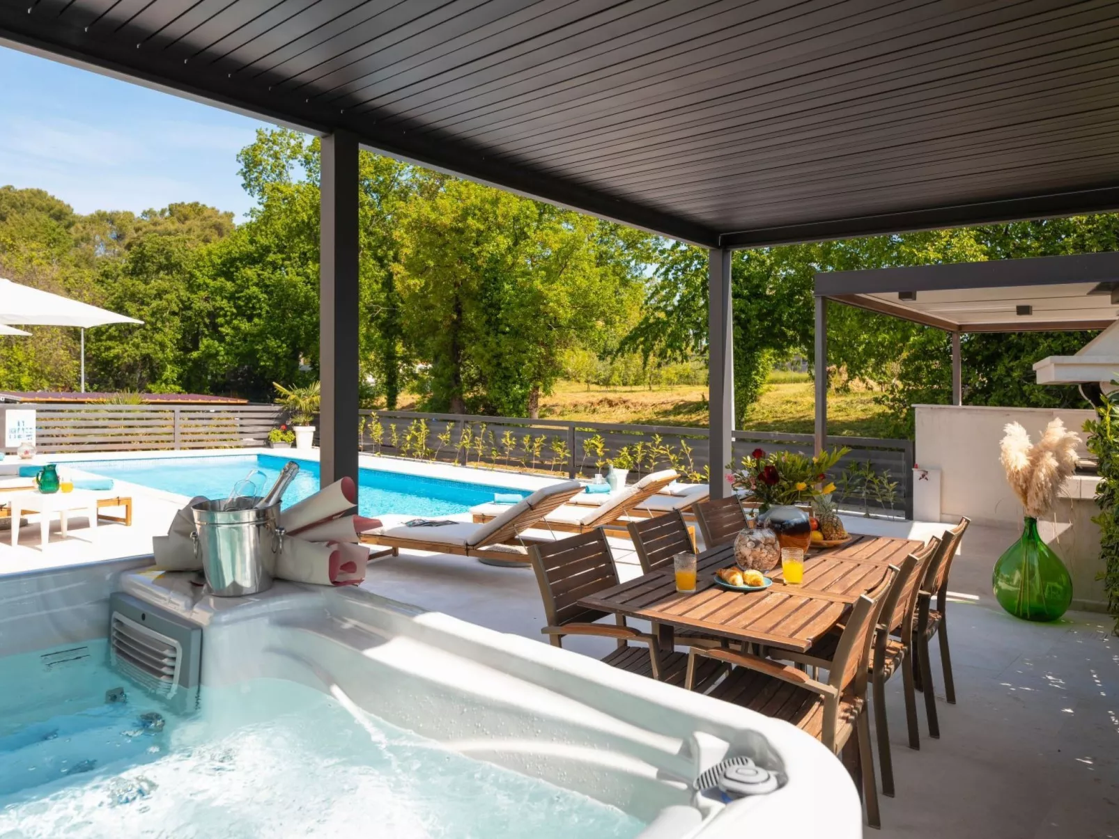 Schönes Appartement Mala 4 mit Pool-Buiten