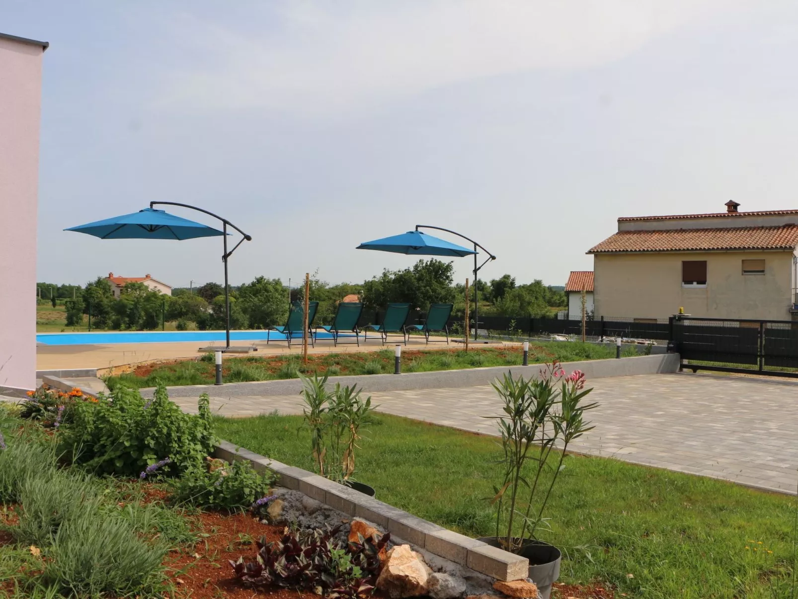 Lavender Villa-Buiten