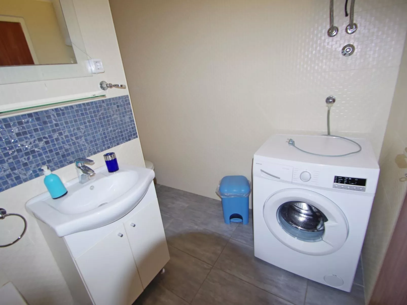 "Gortanova" mit privatem Balkon-Image-tags.info