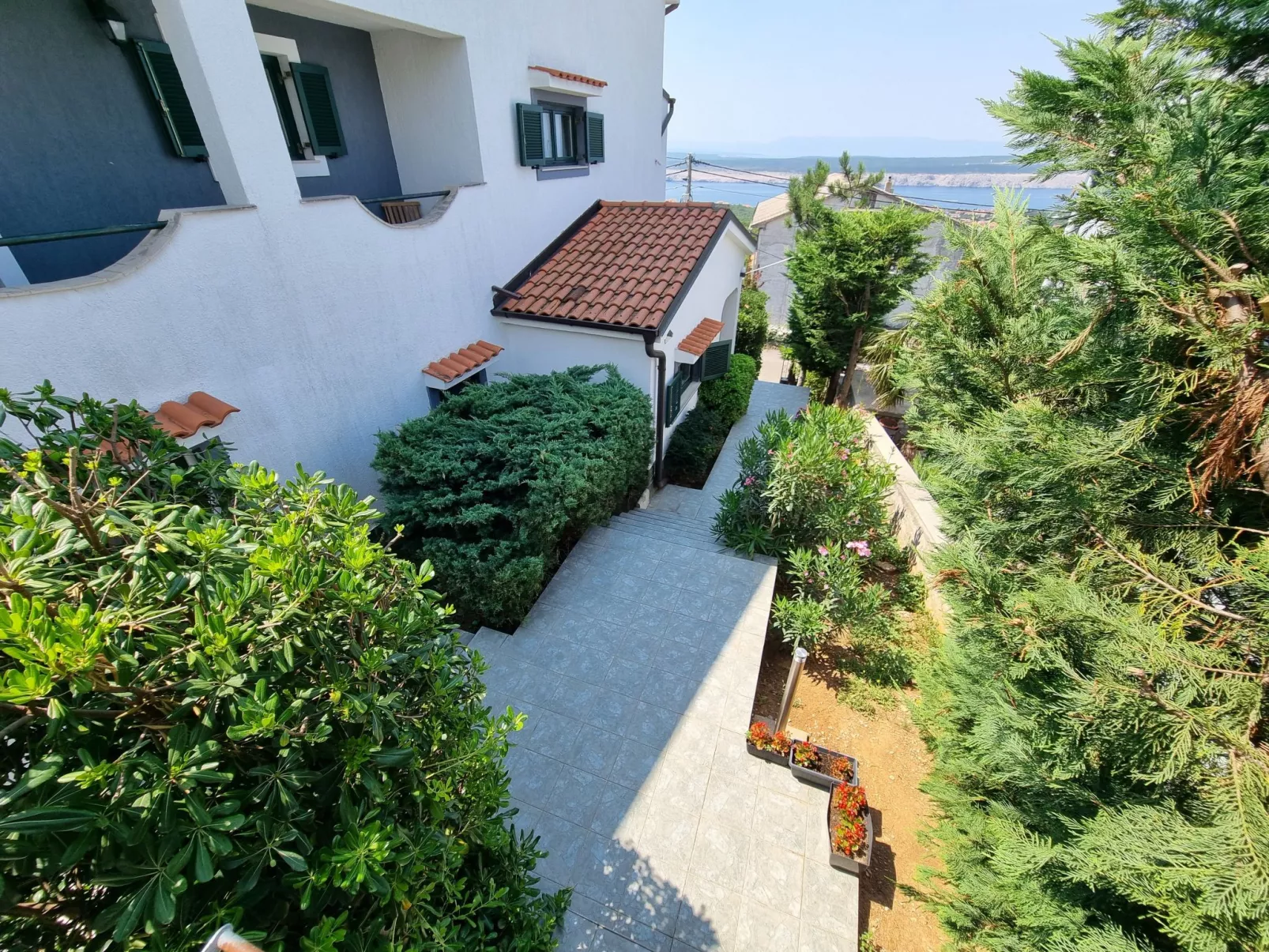 Mit privatem Pool und Sauna-Buiten