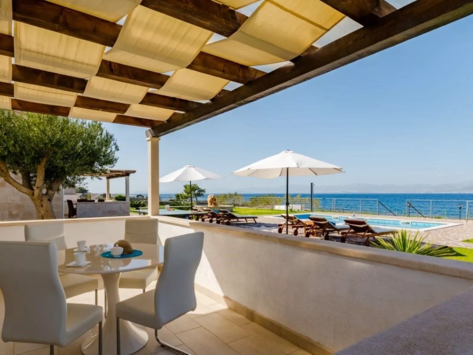 Villa Mis, Haus in Supetar mit privatem Pool-Buiten