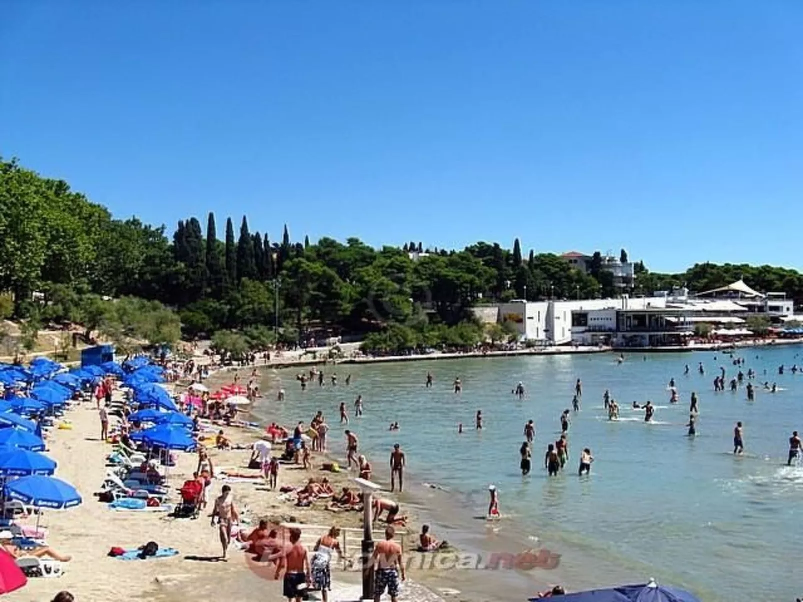 Studio im Erdgeschoss, beim berühmten Znjan-Strand-Buiten