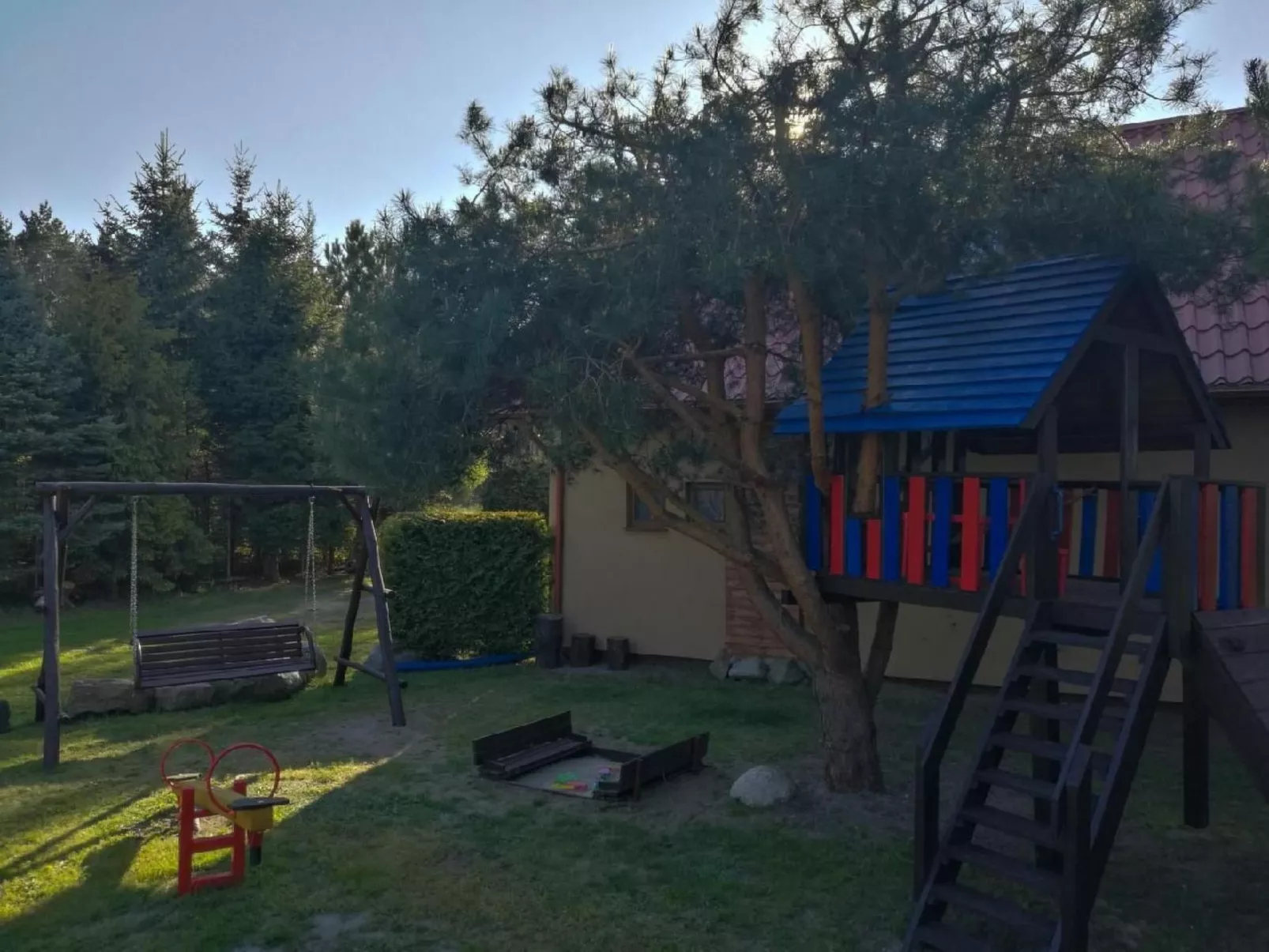 In Kopalino mit Garten, Terrasse und Grill-Buiten