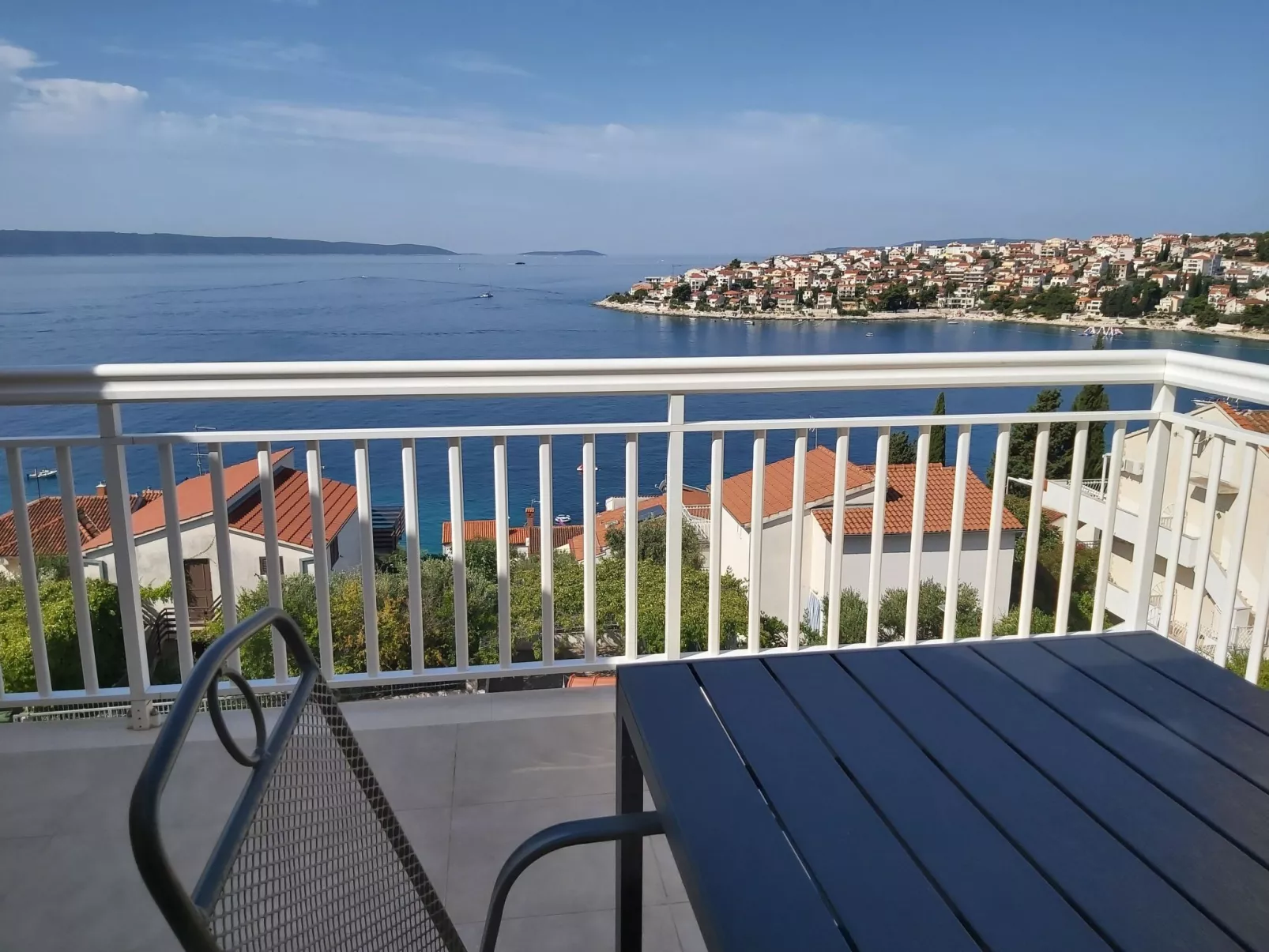 Beheizter Infinity-Pool, Wohnung mit Meerblick3-Buiten