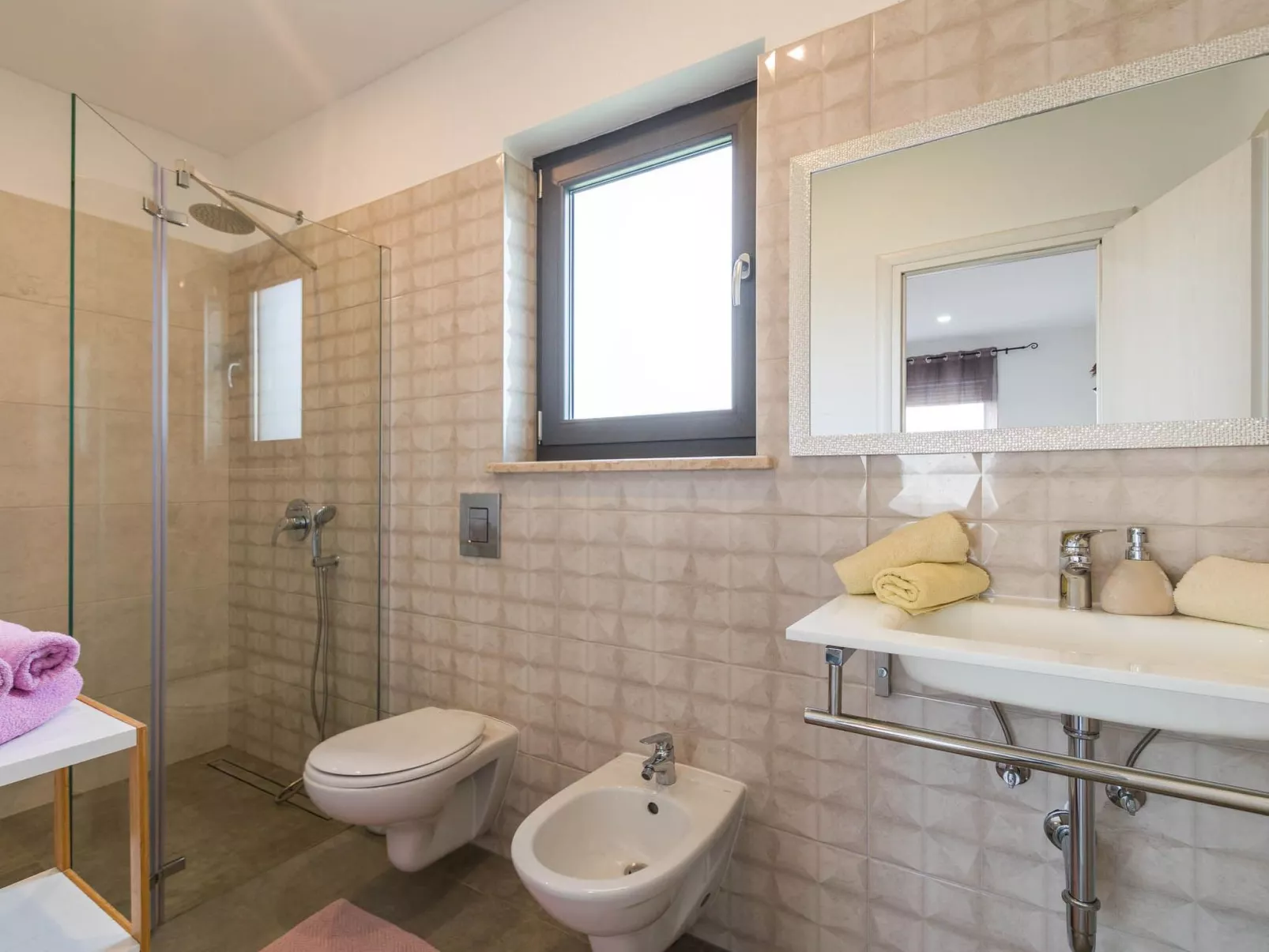 Neue New Villa Lana 40m2 Schwimmbad, Sauna, Whirlpool-Binnen