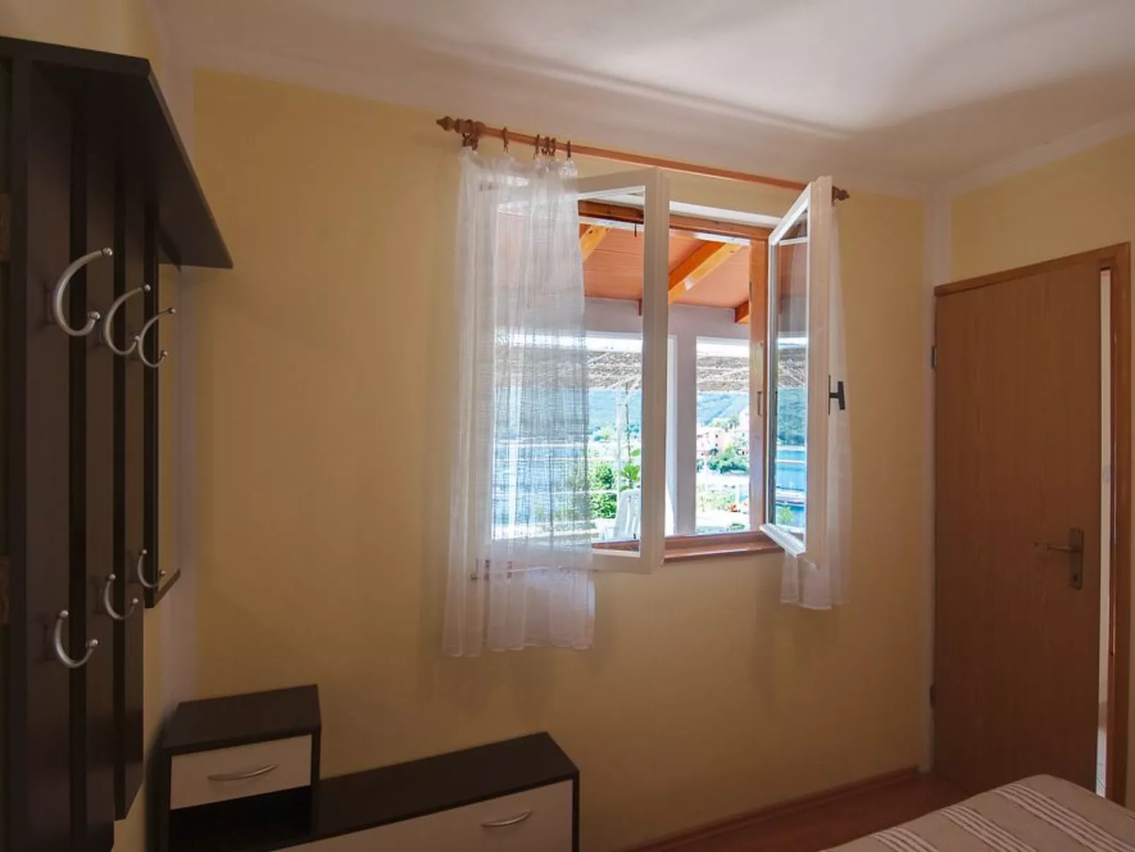 Mit Blick auf das Wasser-Binnen