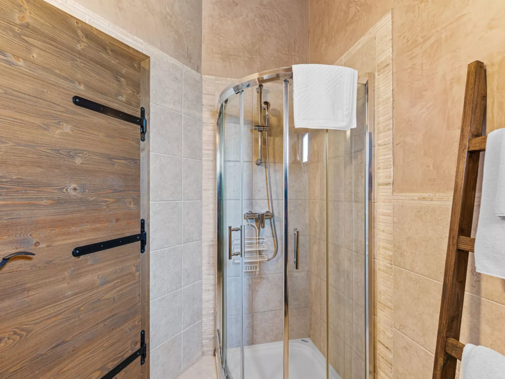 Villa Dali-Image-tags.info