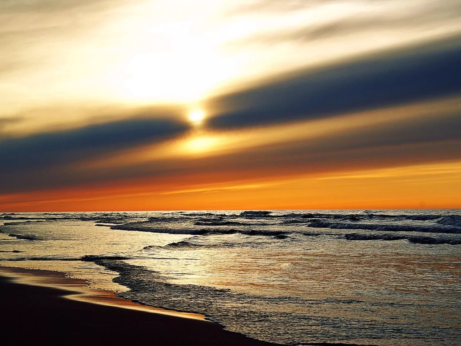 Moderne Ferienwohnung mit Balkon, nur 500 Meter von Meer und Strand entfernt-Buiten