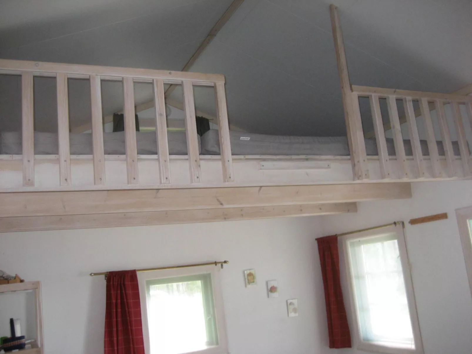 Schwedisches Holzhaus mit Grill und Terrasse-Binnen