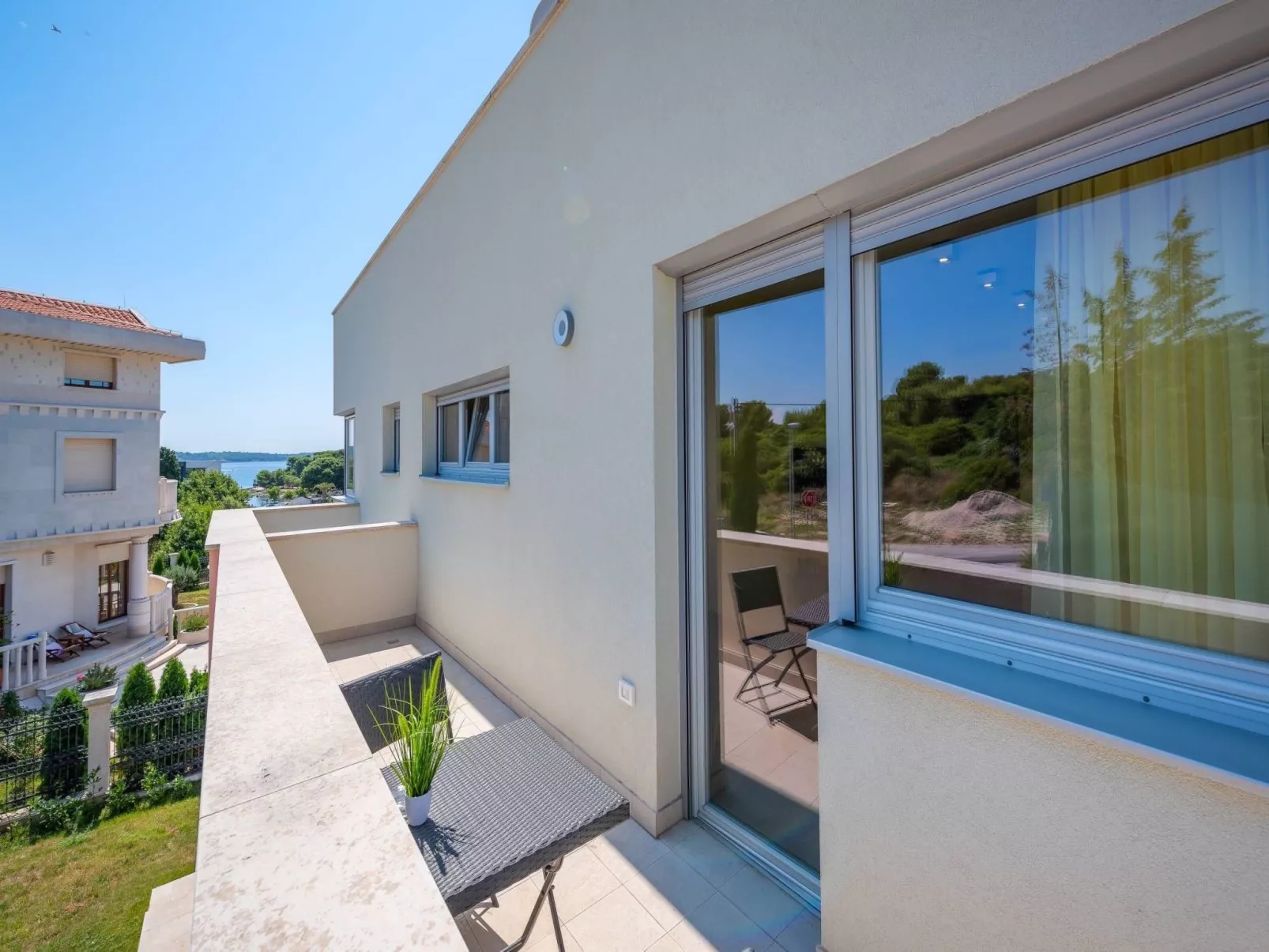 Cedar in Stoja mit großzügigem Garten-Buiten