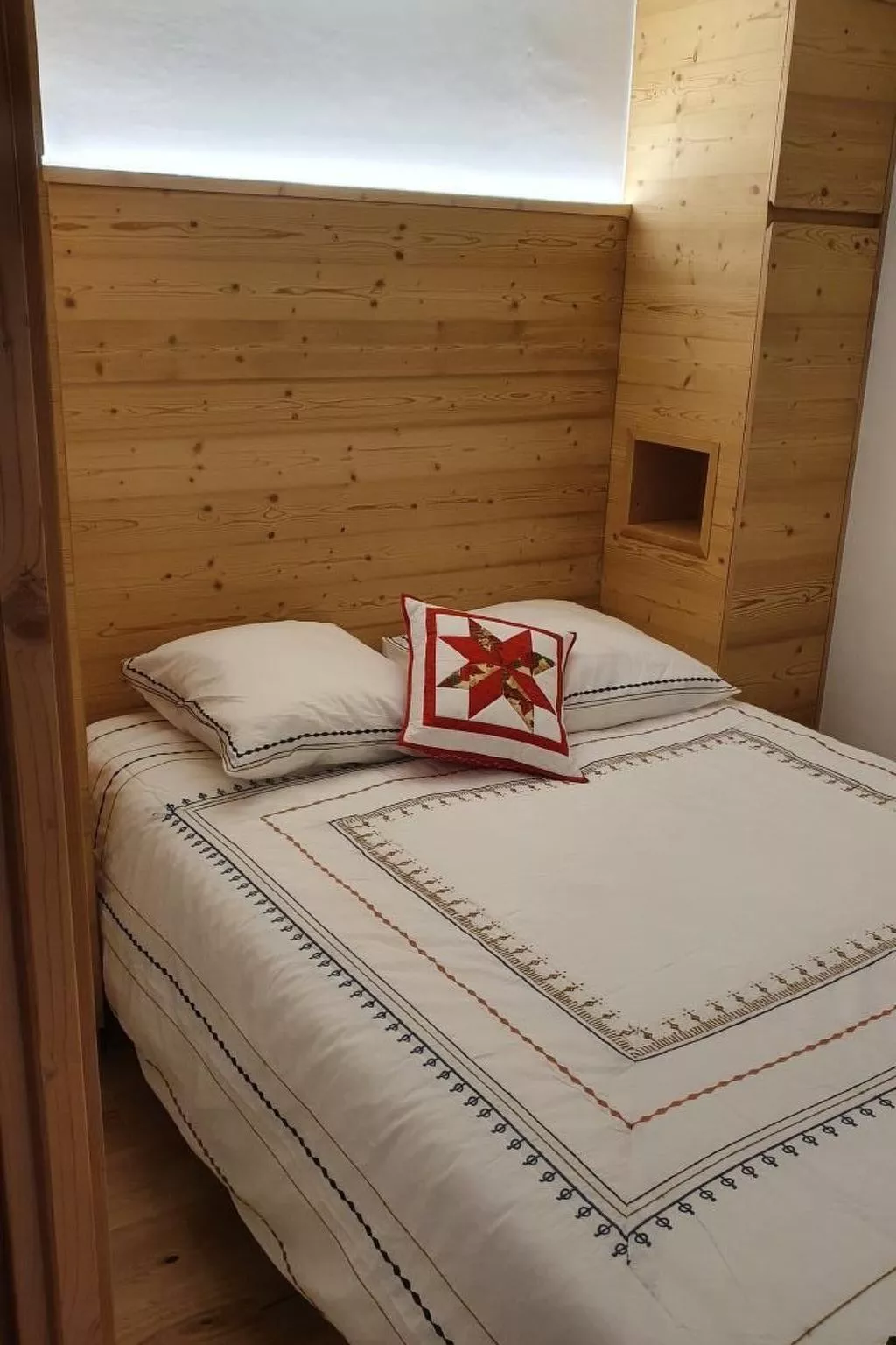 Mit Blick auf die Berge-Binnen