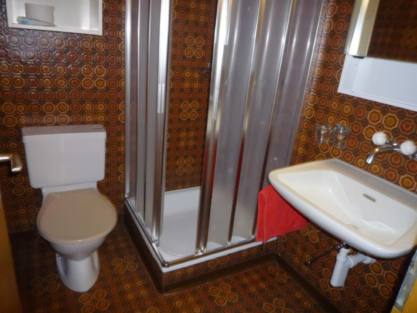 Sonnige Ferienwohnung mit Terrasse,idyllische Lage-Binnen