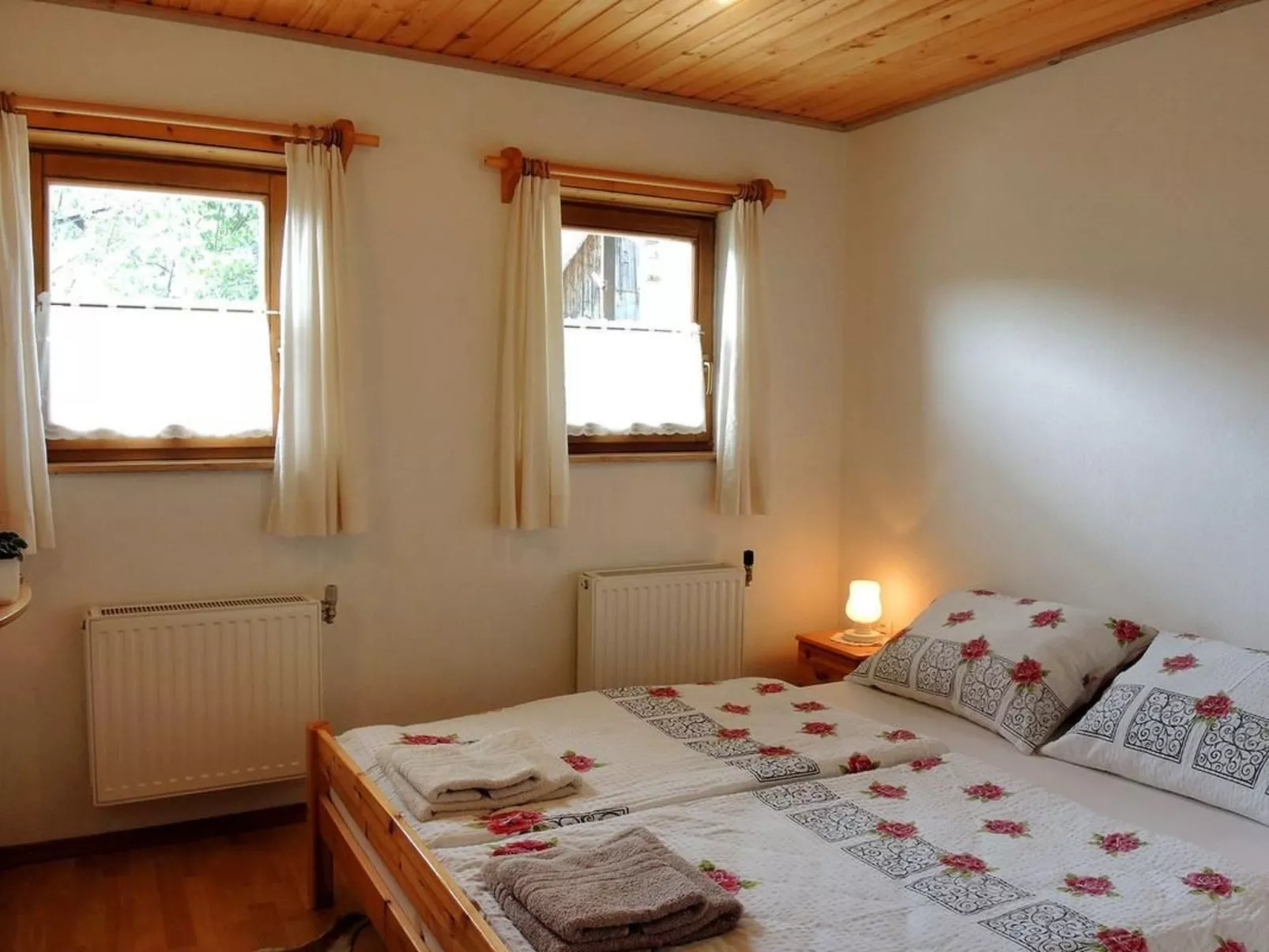 Wohnung im Erdgeschoss - sechs Personen und eine Terrasse-Binnen