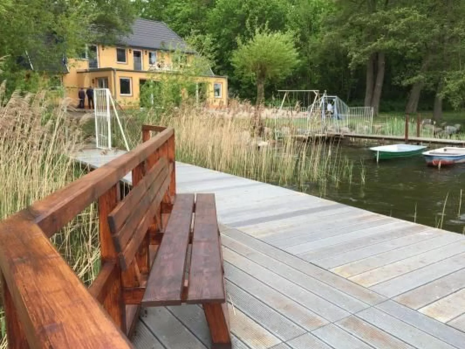 Charmante Ferienwohnung in Neukloster mit Terrasse-Buiten