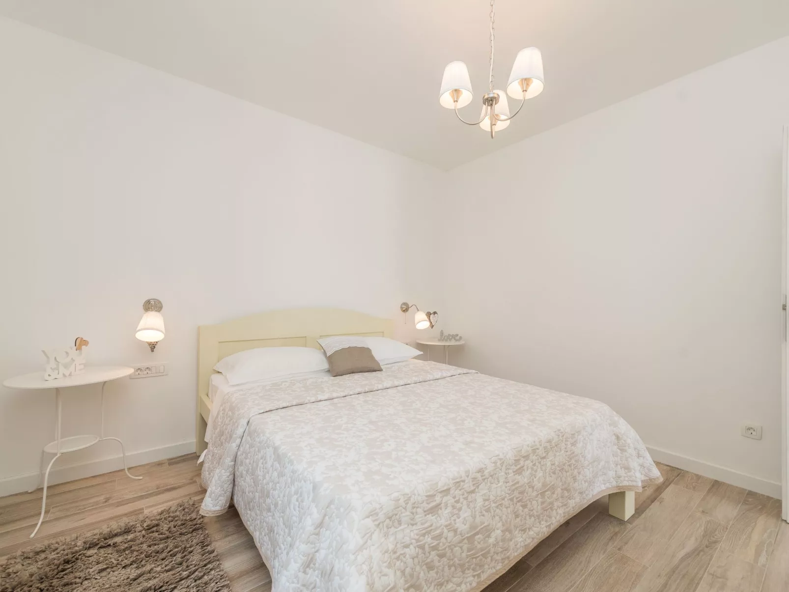 "Ena" mit Blick auf das Wasser-Binnen