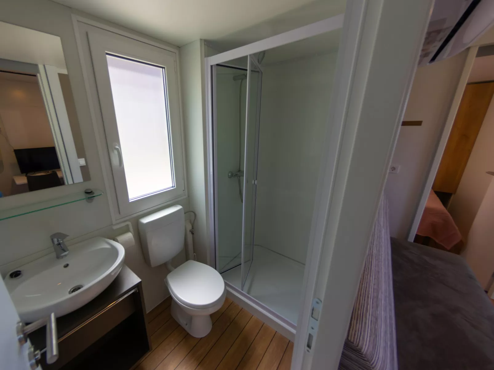 Mobilheim "Adria Family" mit Pool-Binnen