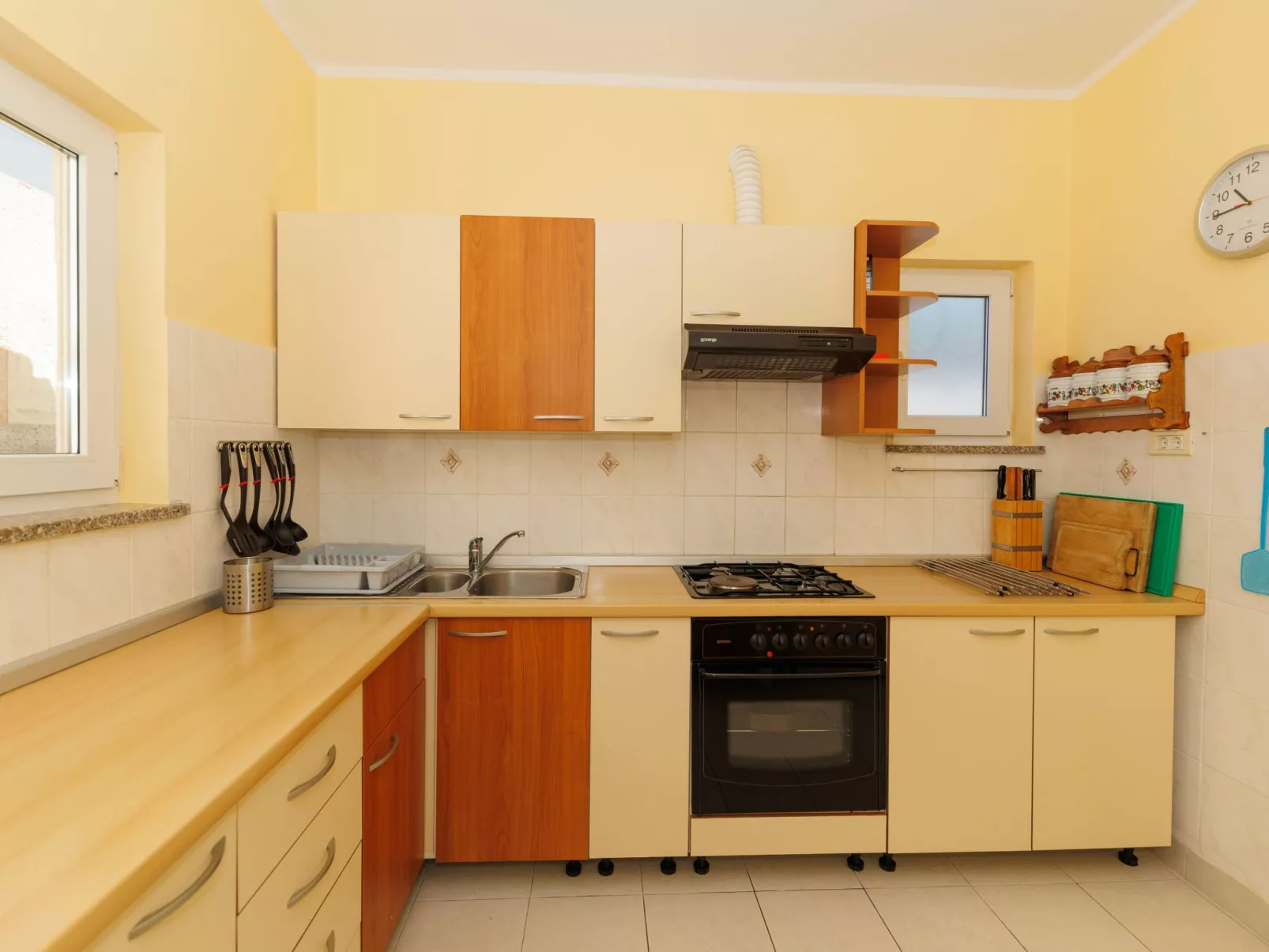 "Zara" mit Blick auf das Wasser-Image-tags.info