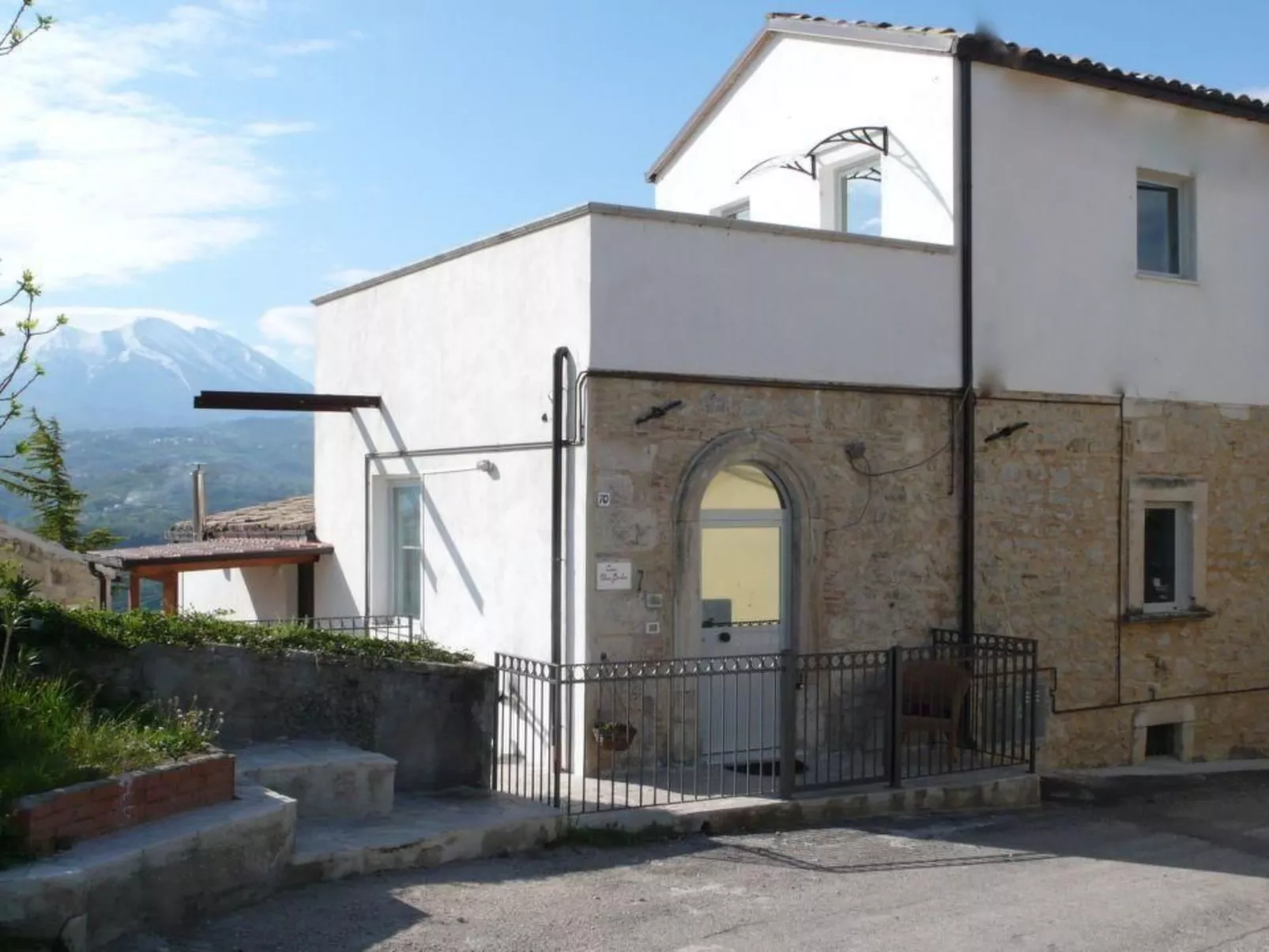 'Elvira Basilico' mit Terrasse