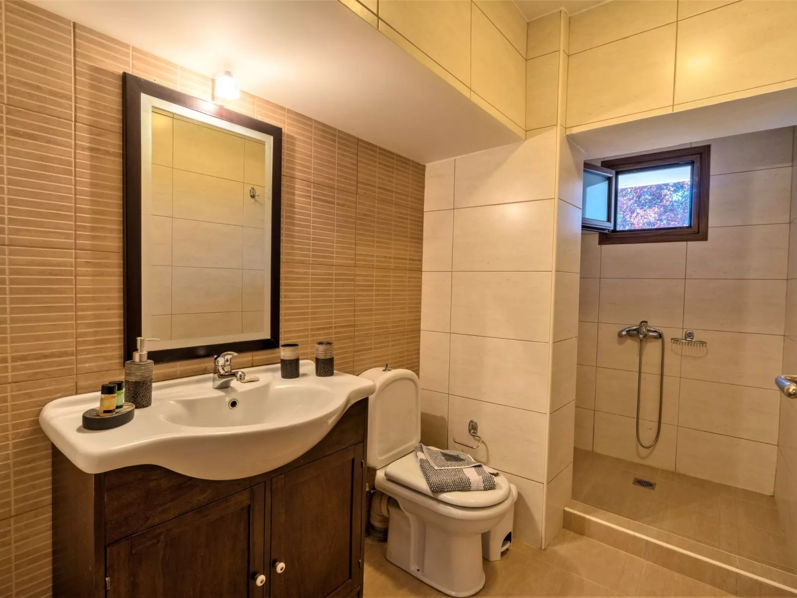 Villa Zeus mit privatem Pool und Jacuzzi-Binnen