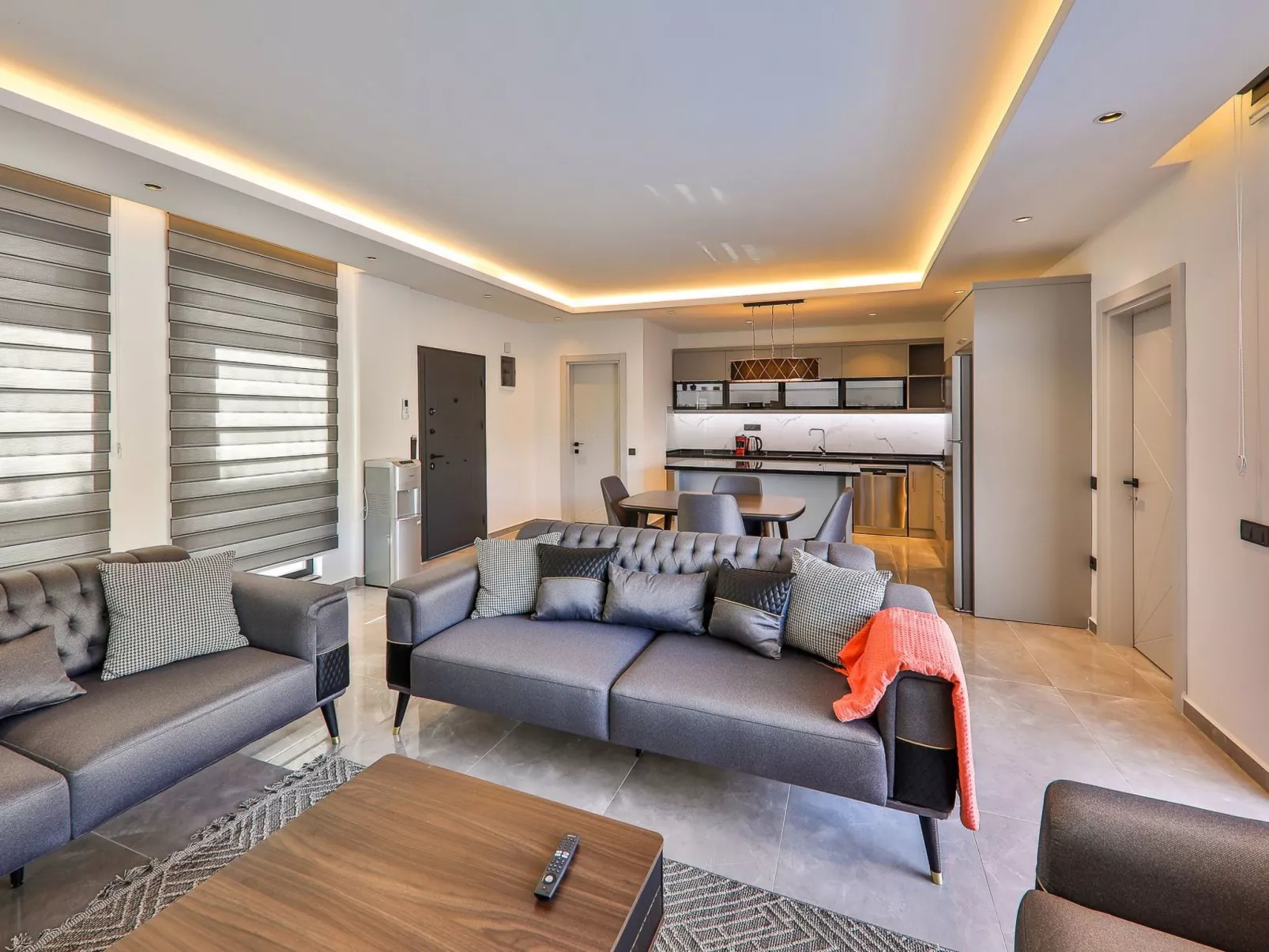 Mediterranean 2-Binnen