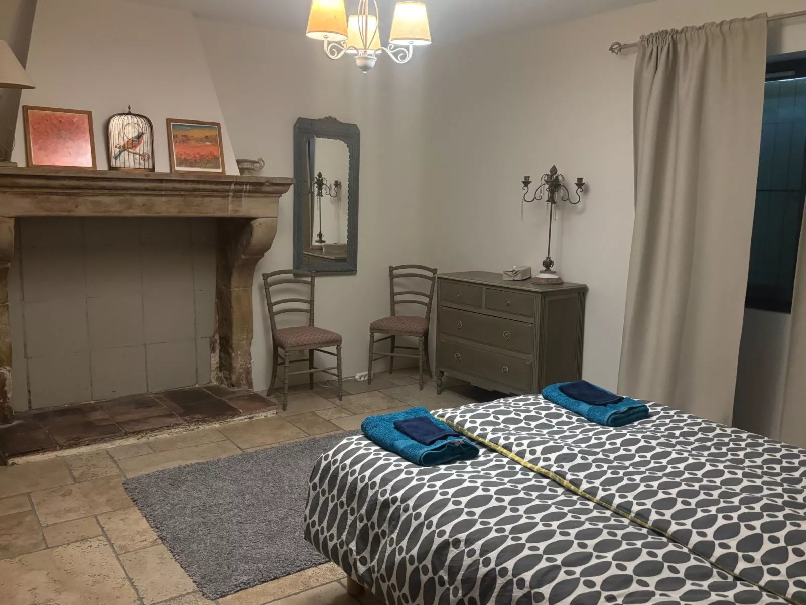 Dorfhaus in provencal mit Pool-Binnen