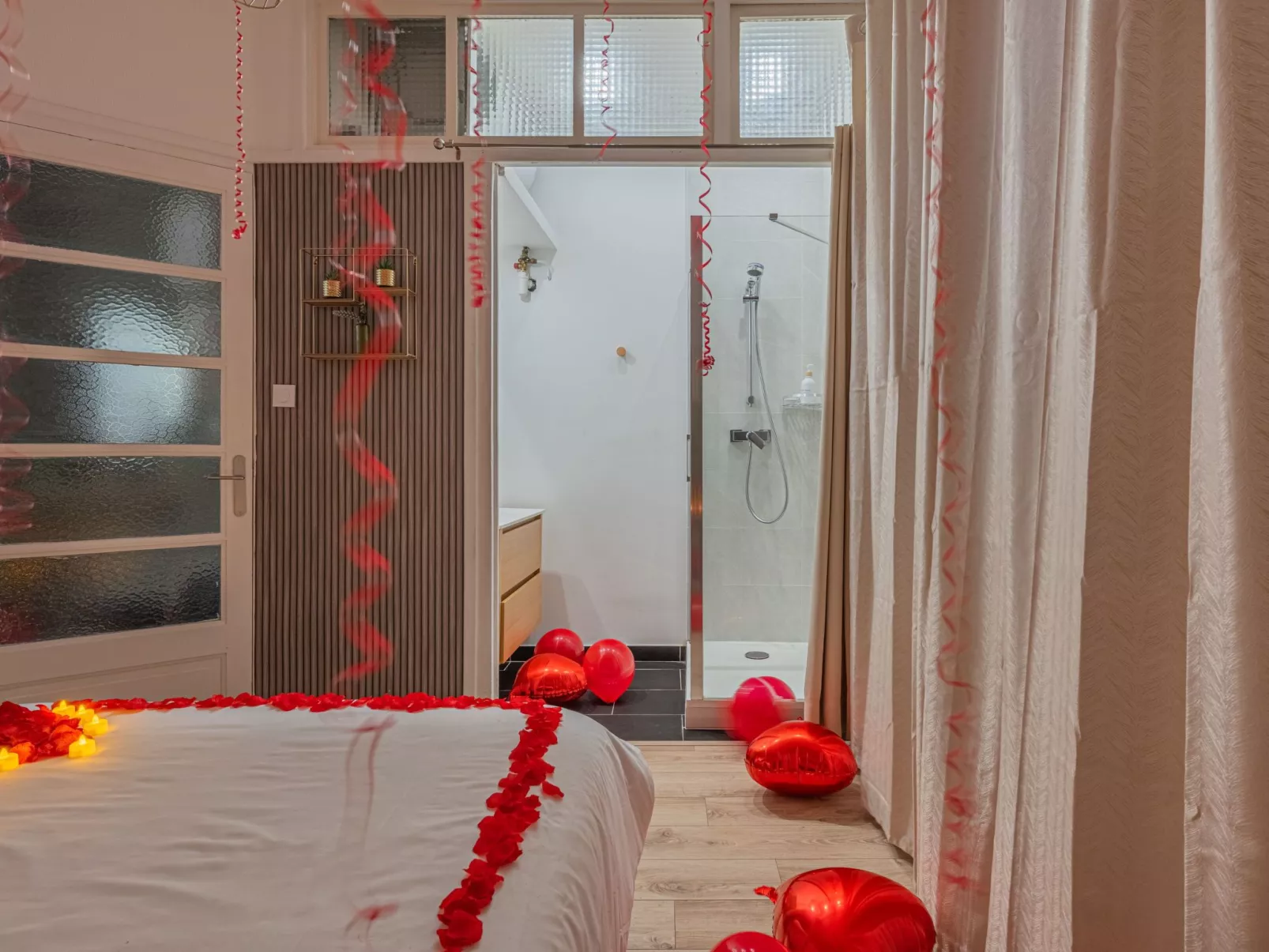 Ferienwohnung "Luxury Cinéphile"-Image-tags.info