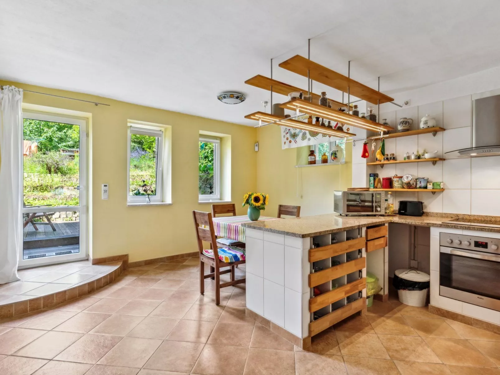 In Karlshorst mit Terrasse-Binnen