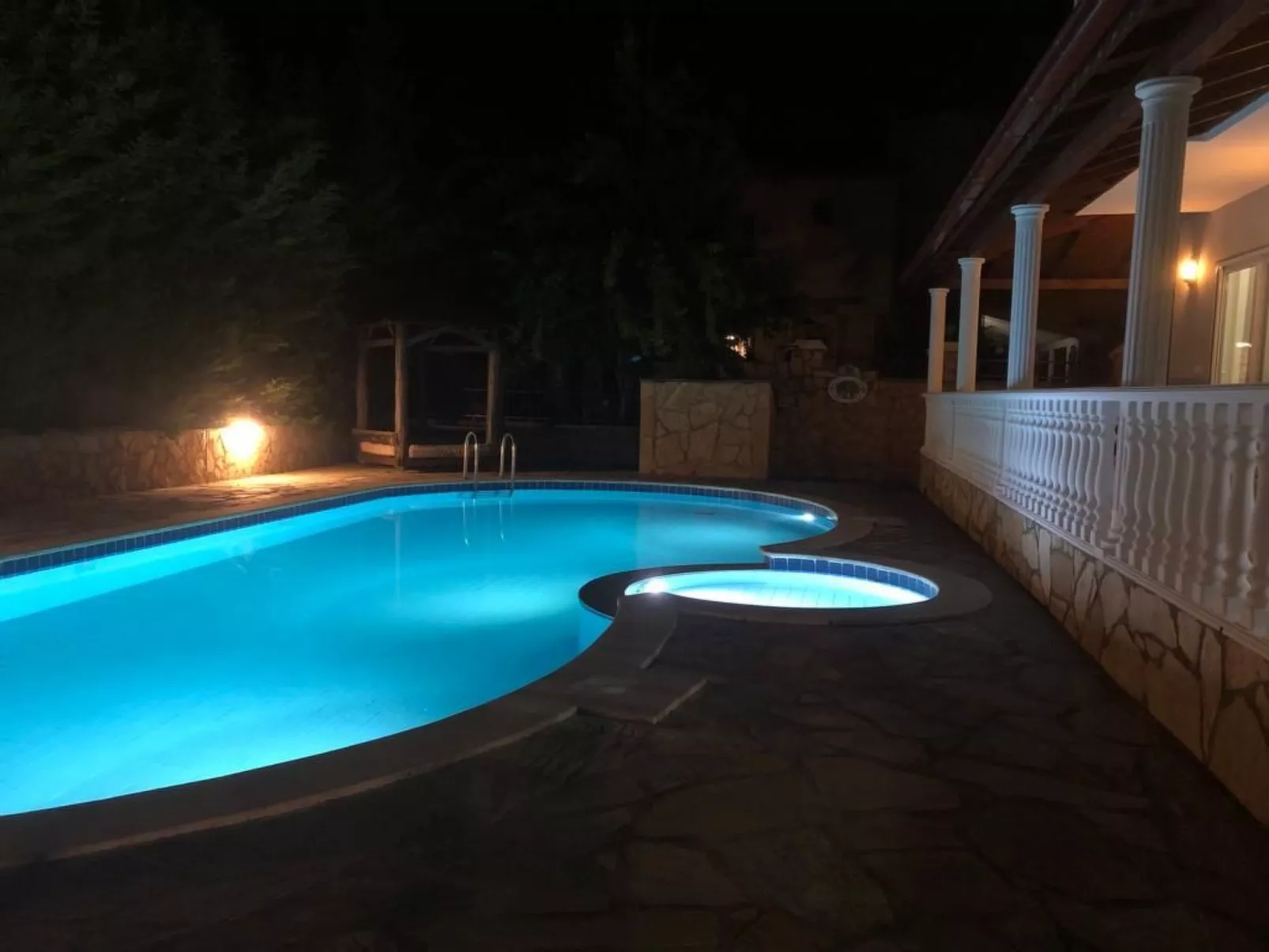 Mit Garten, Grill und Terrasse-Buiten