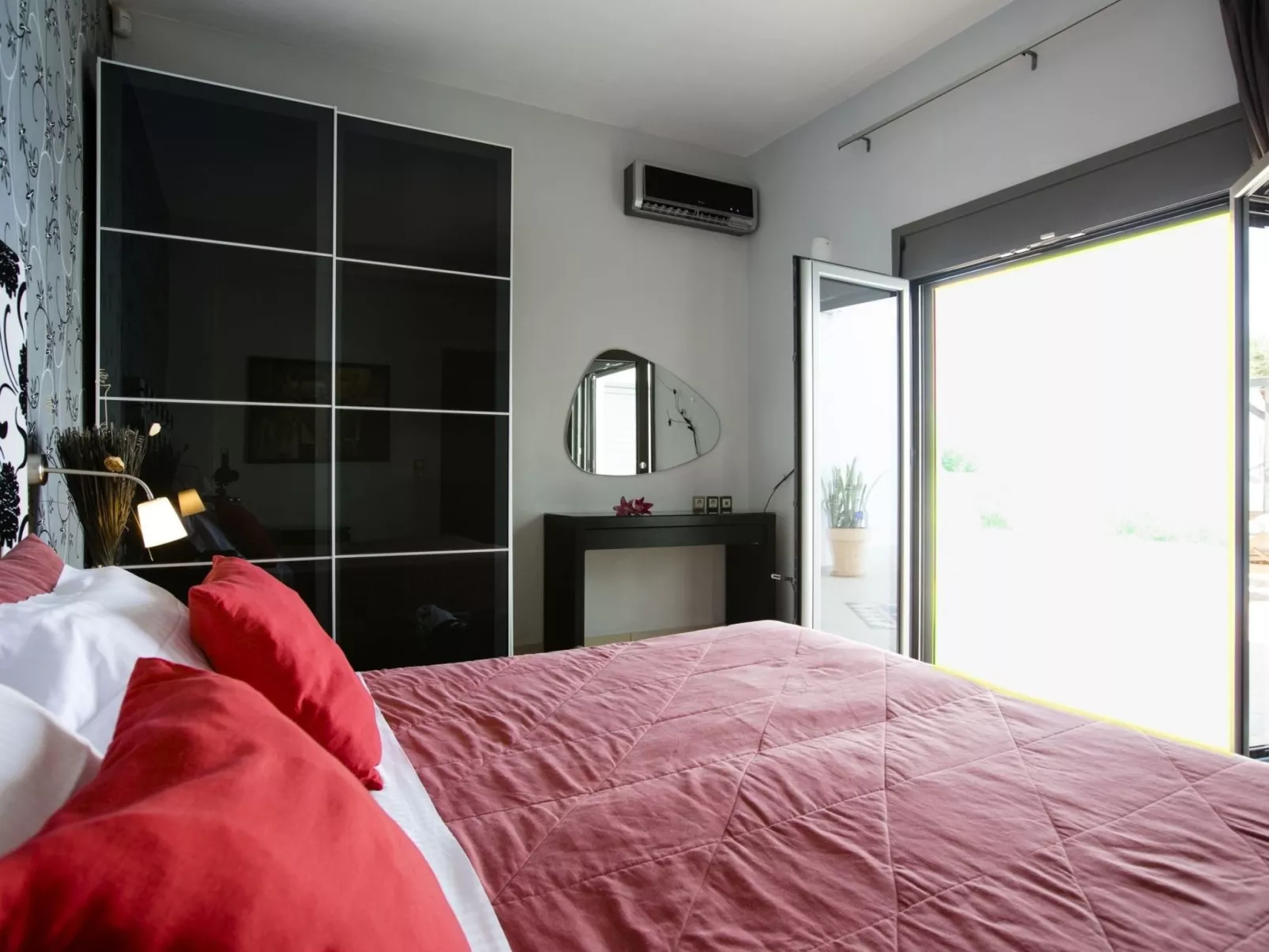 Ferienvilla mit Blick auf das Wasser-Binnen