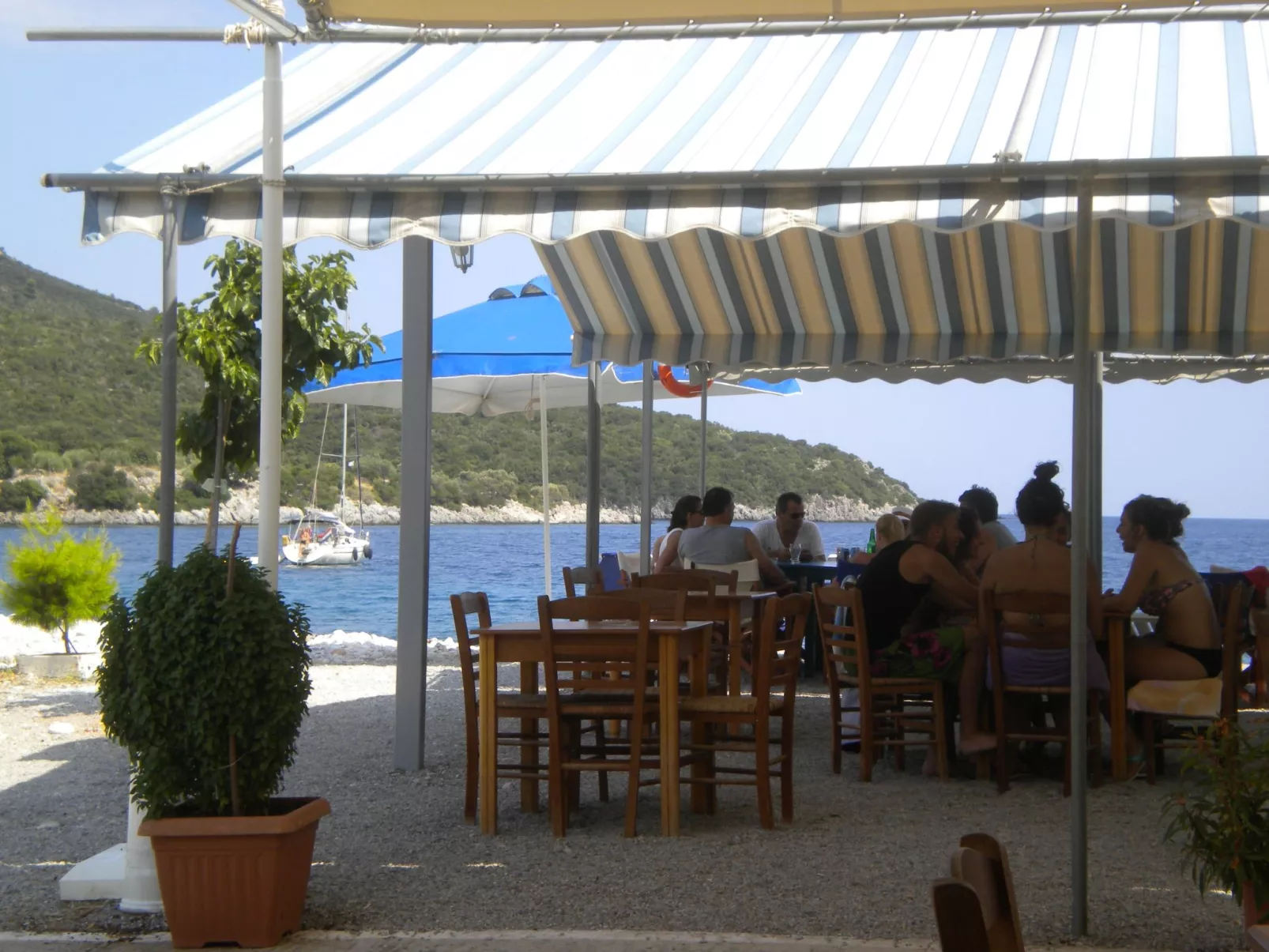 Steinhaus in Leonido mit Parkplatz-Buiten