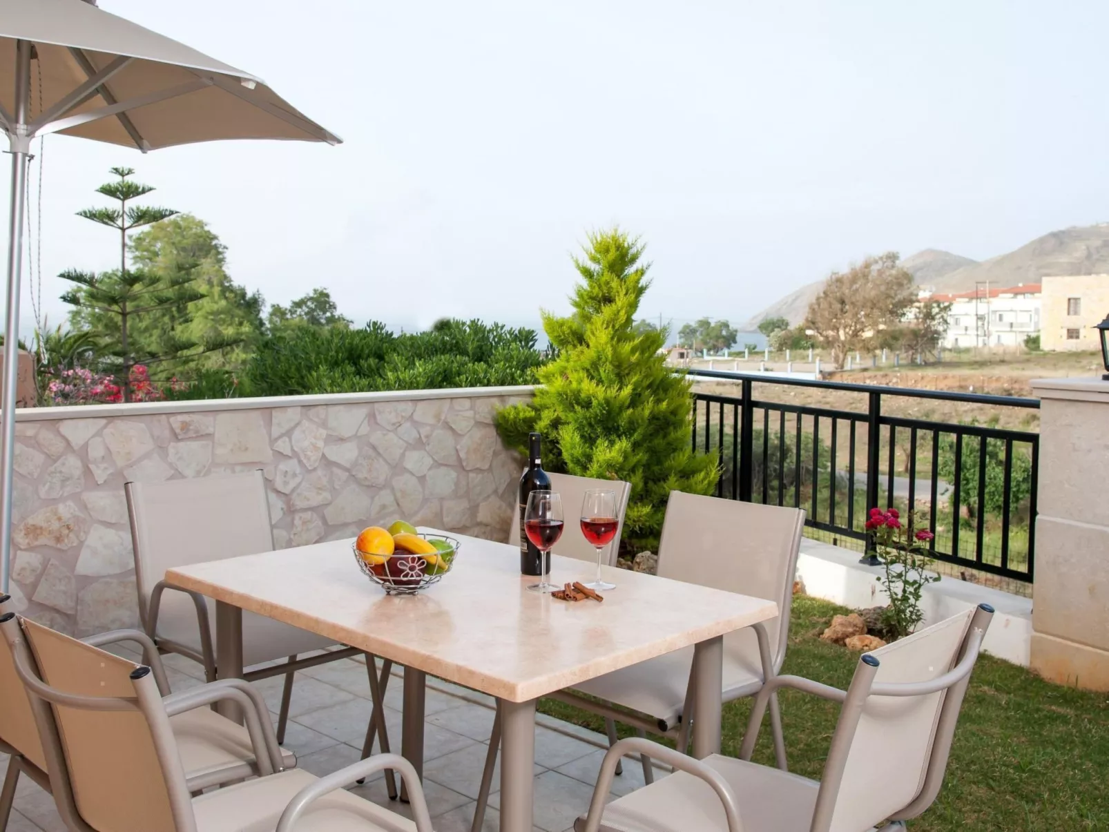 Schönes Haus in Panormos mit kleinem Garten-Buiten