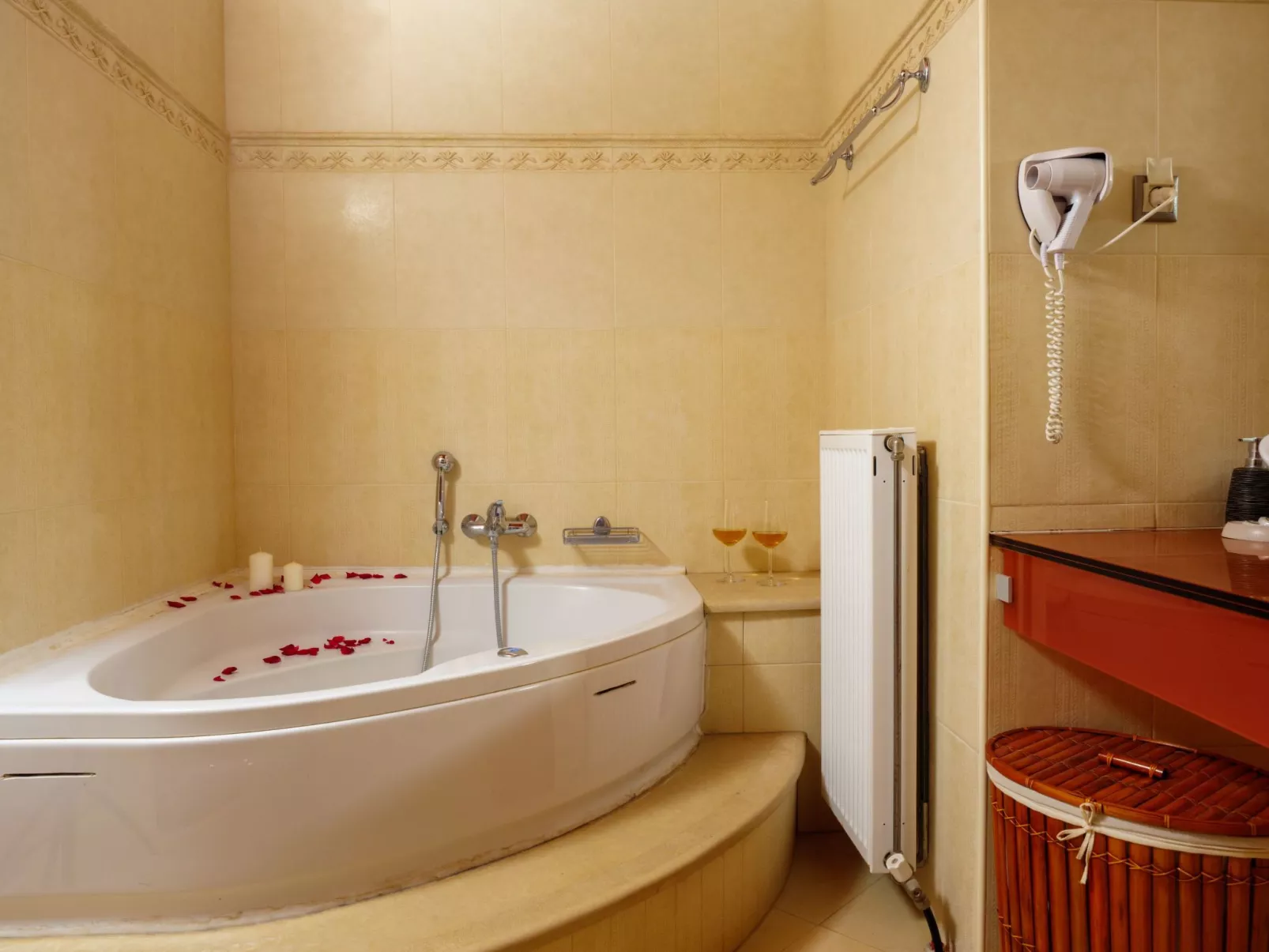 Familienfreundliche Villa mit Pool, BBQ, Kinderbereich-Binnen