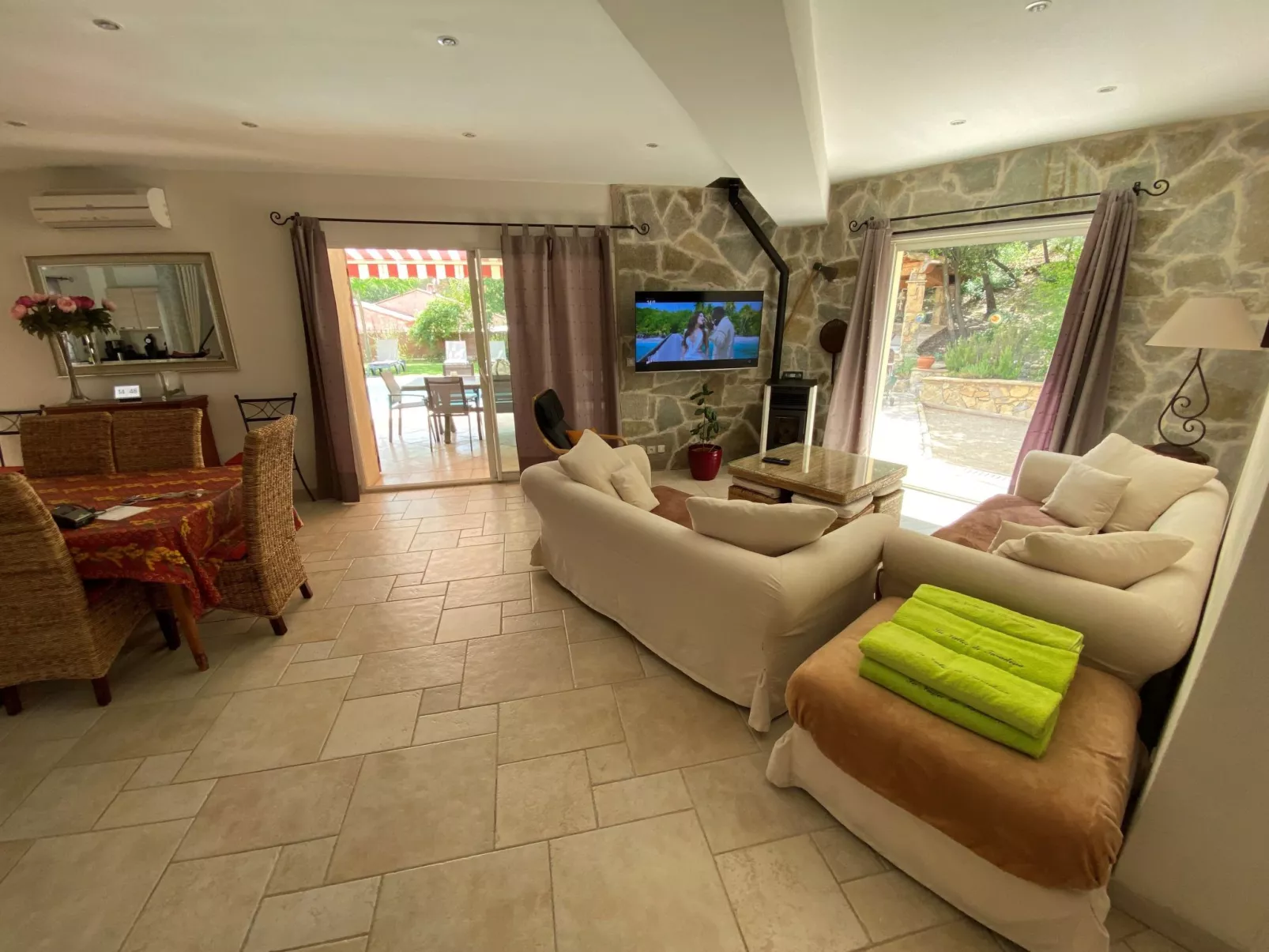 Mit eigenem Pool-Binnen