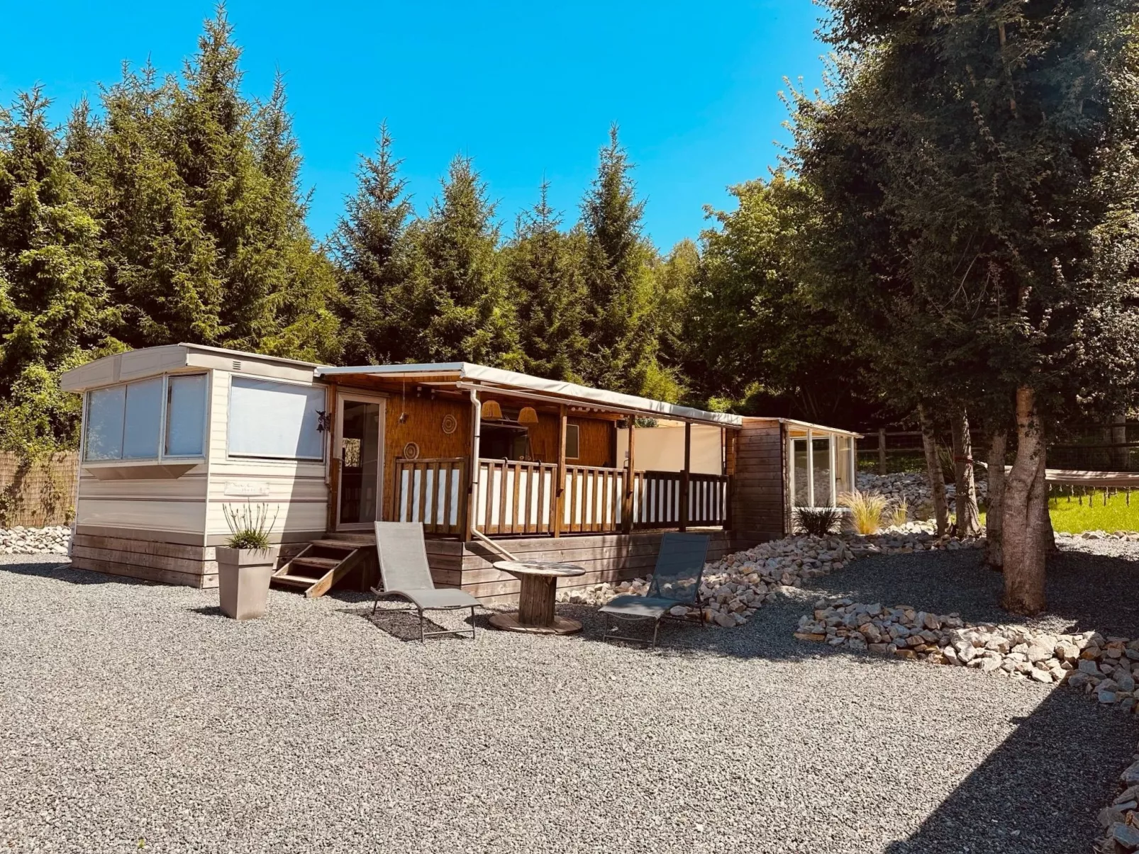 Mobilheim mit privatem Premium-Jacuzzi-Buiten