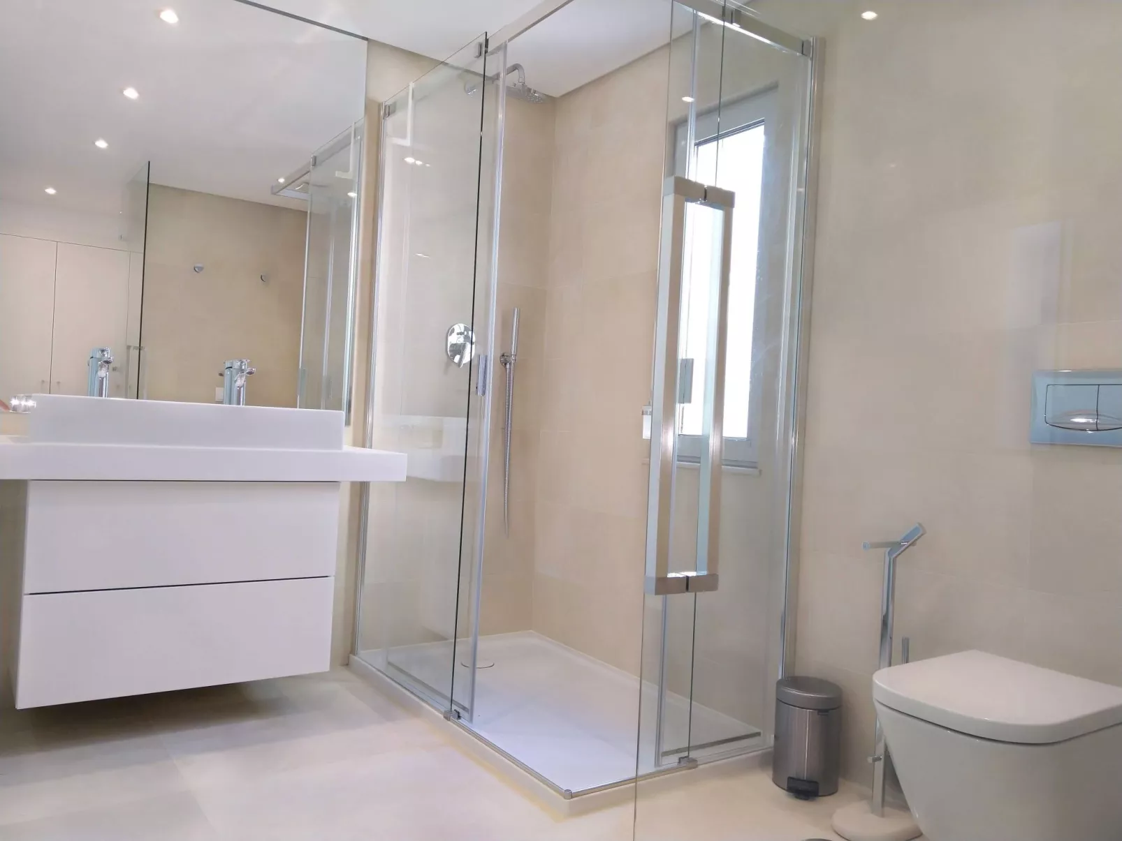 Villa Ray Design mit privatem beheizbarem Pool-Binnen