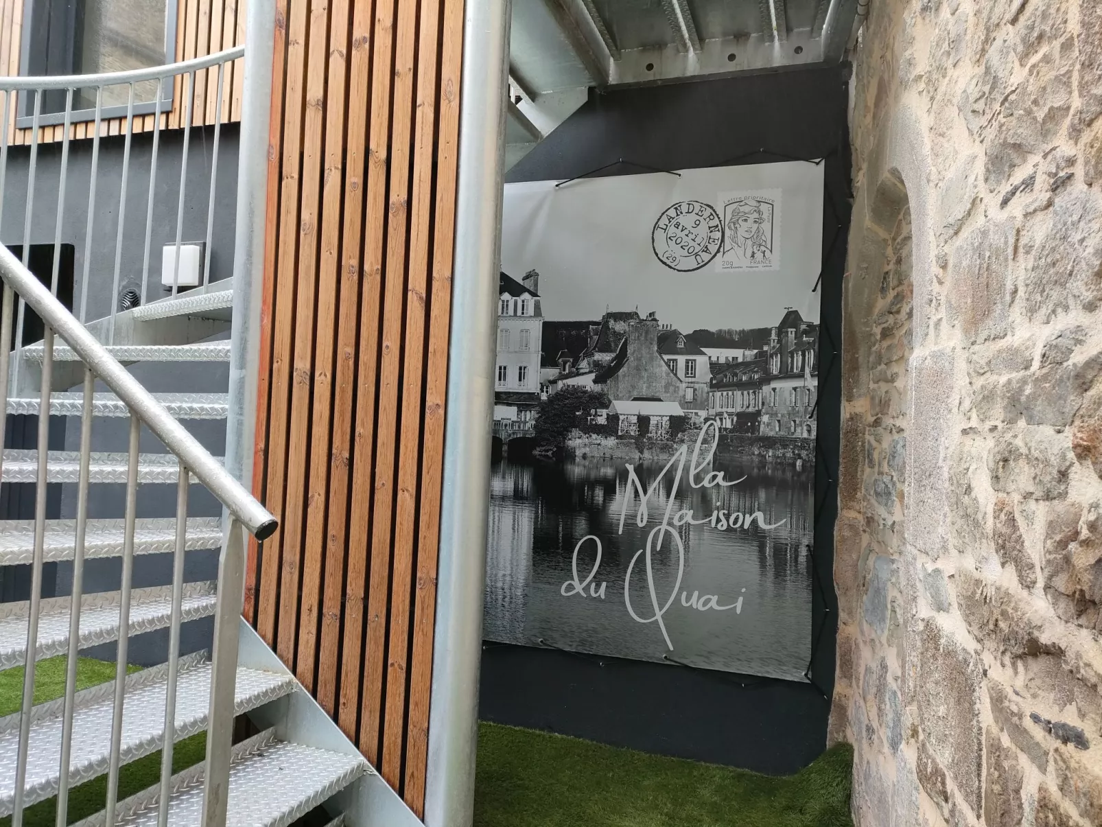 "La Maison du Quai" (Das Haus am Kai)-Buiten