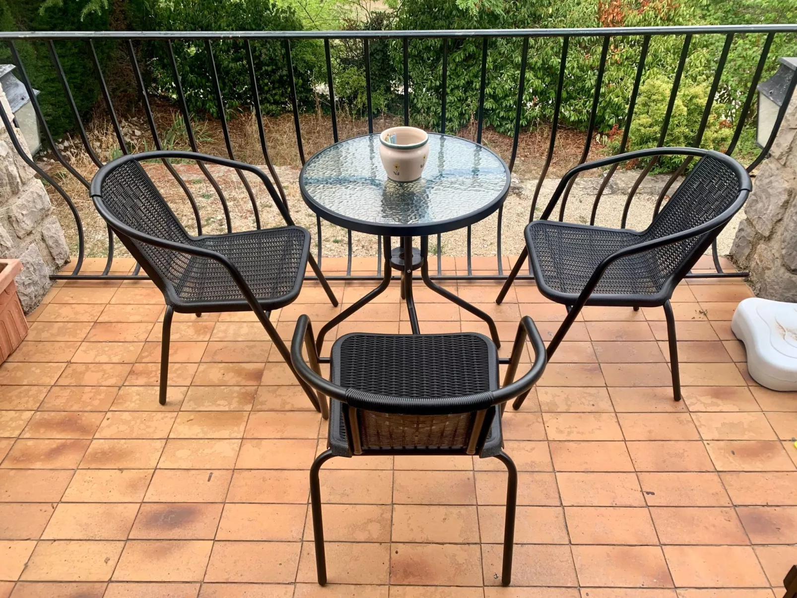 Steinhaus Garten und Blick auf die Berge-Buiten