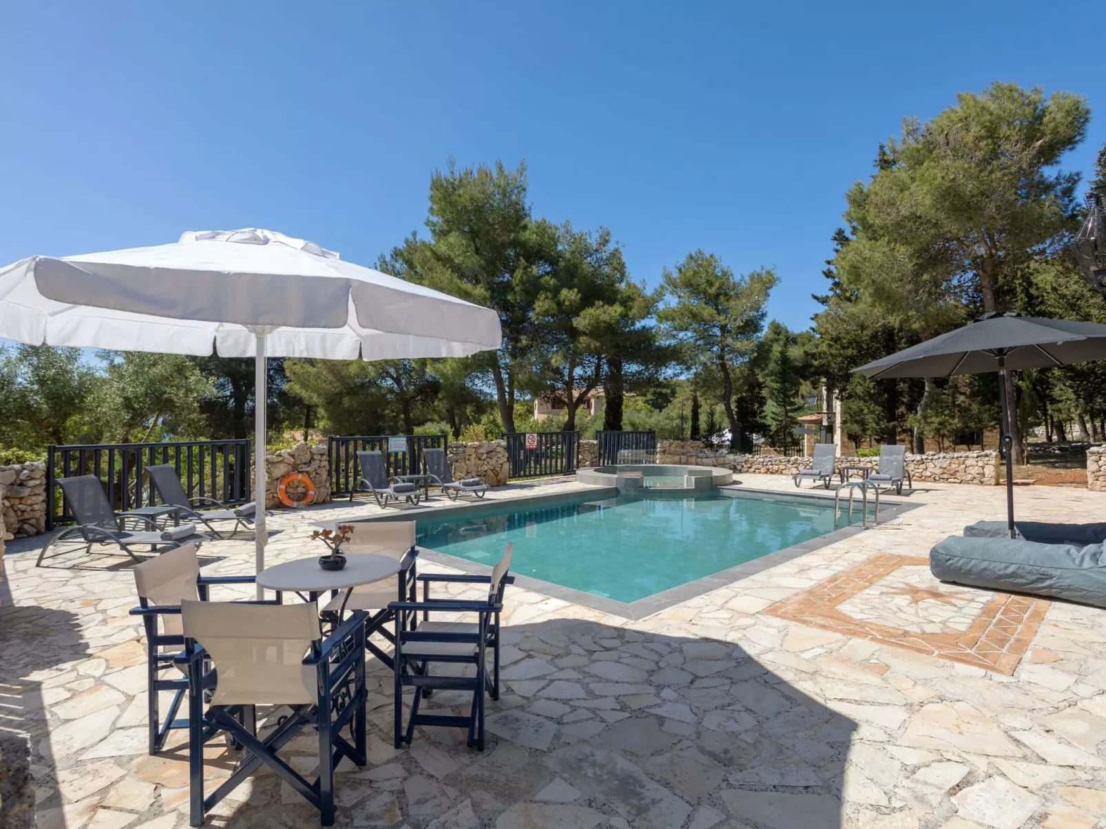 Villa Nefeli mit privatem Pool-Buiten