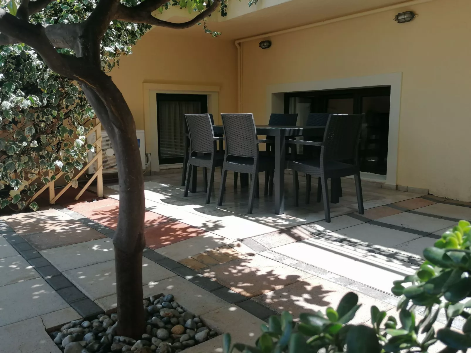 Wohnung "Zitronenbaum-Terrasse"-Buiten